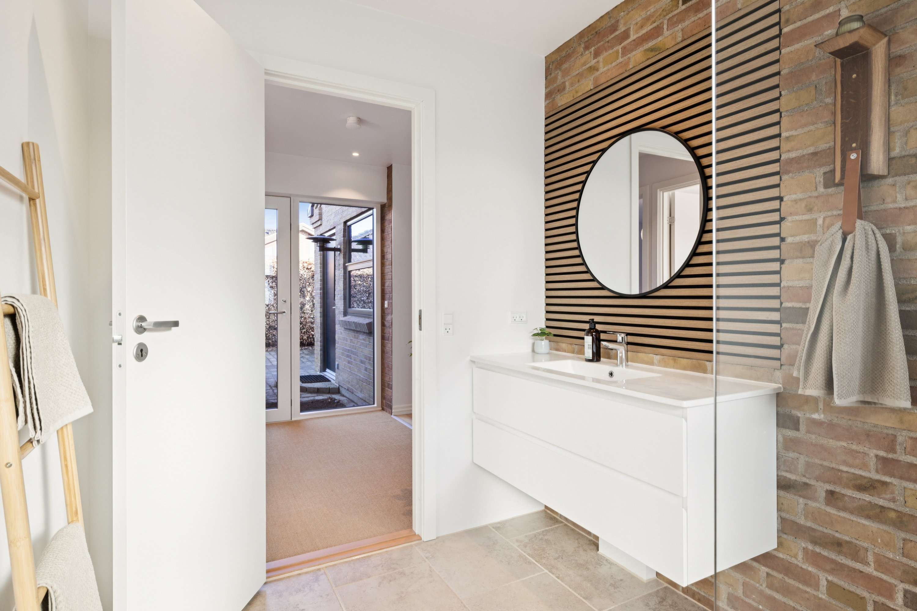 Fremhævet badeværelse billede i fuldskærmstilstand. Billede af Gåsebakken 10, Ugelbølle, 8410 Rønde