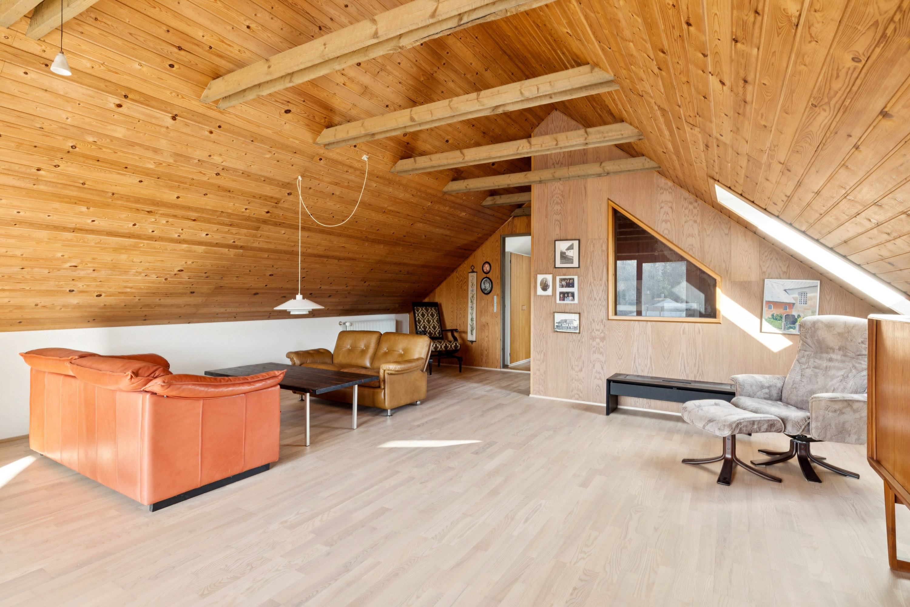 Fremhævet stue billede i fuldskærmstilstand. Billede af Topasvej 27, 8541 Skødstrup