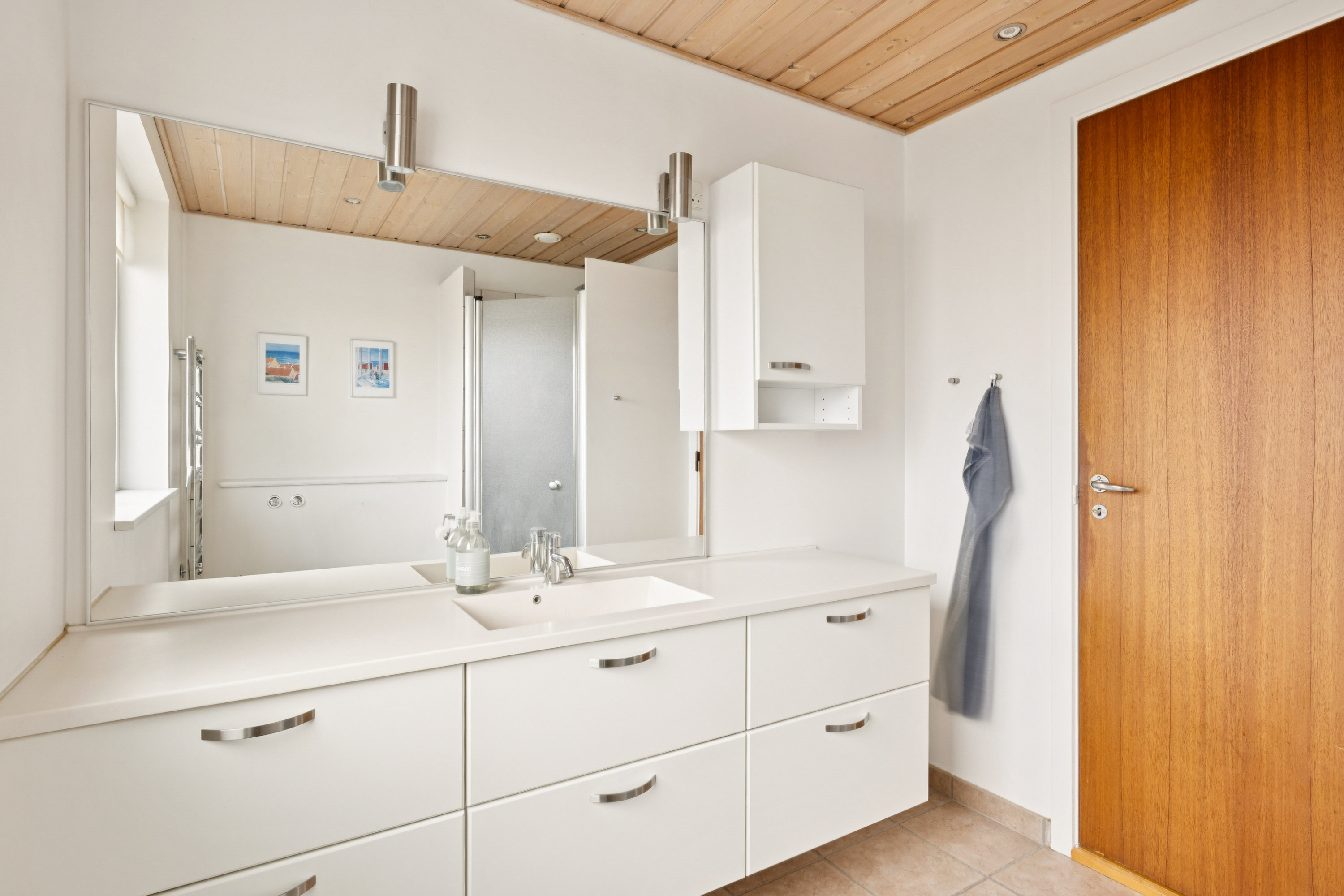 Fremhævet badeværelse billede i fuldskærmstilstand. Billede af Topasvej 27, 8541 Skødstrup