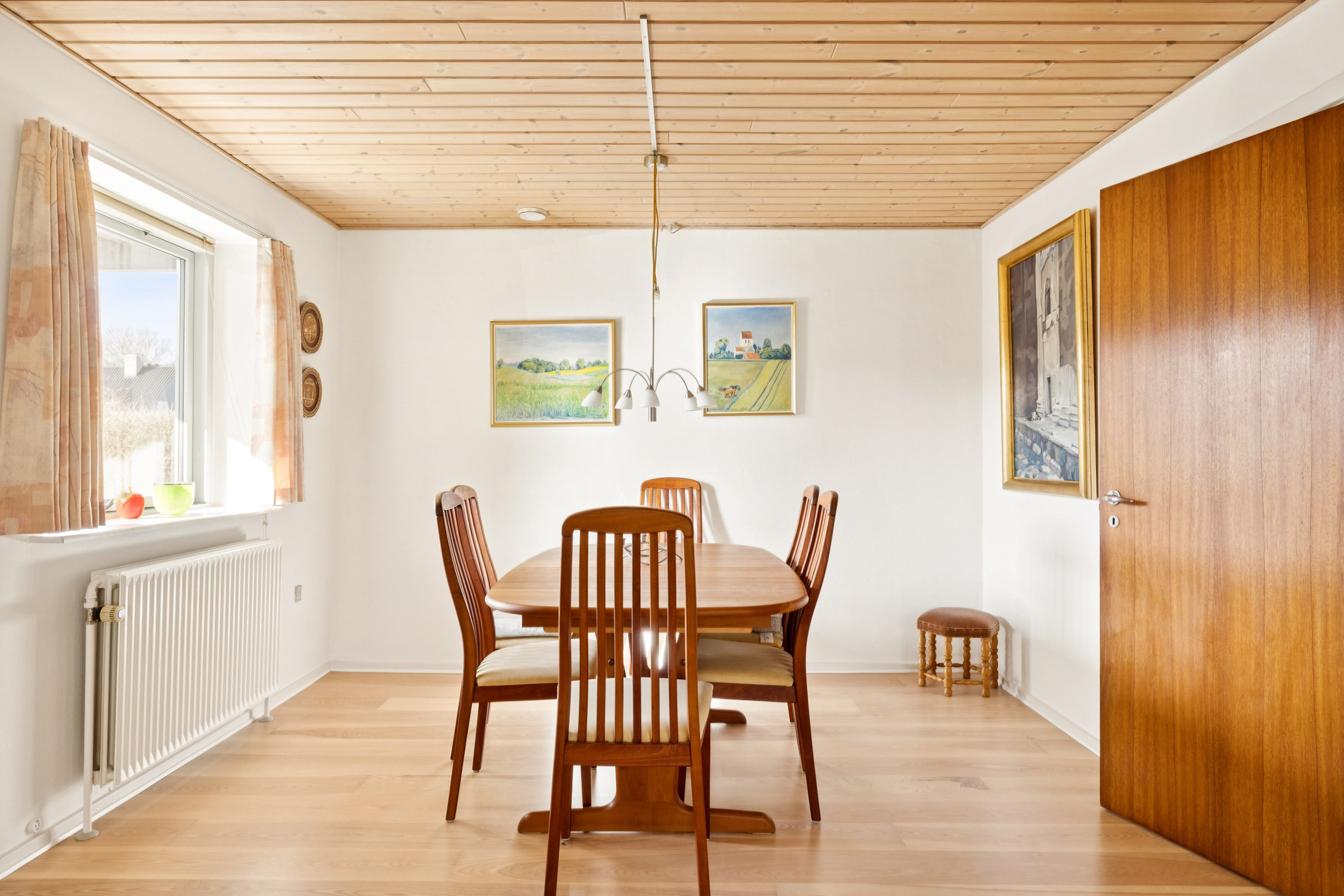 Fremhævet stue billede i fuldskærmstilstand. Billede af Topasvej 27, 8541 Skødstrup