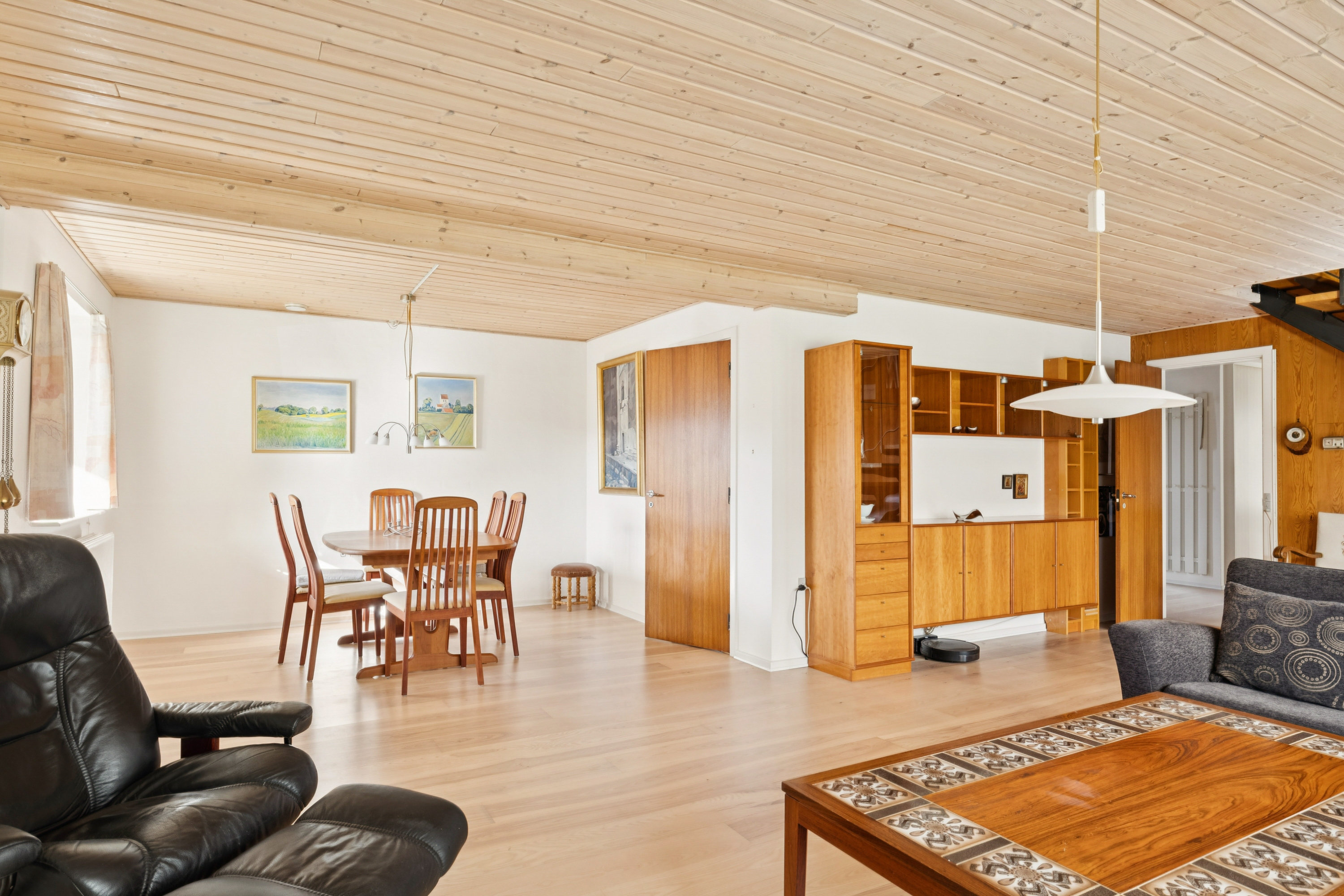 Fremhævet stue billede i fuldskærmstilstand. Billede af Topasvej 27, 8541 Skødstrup