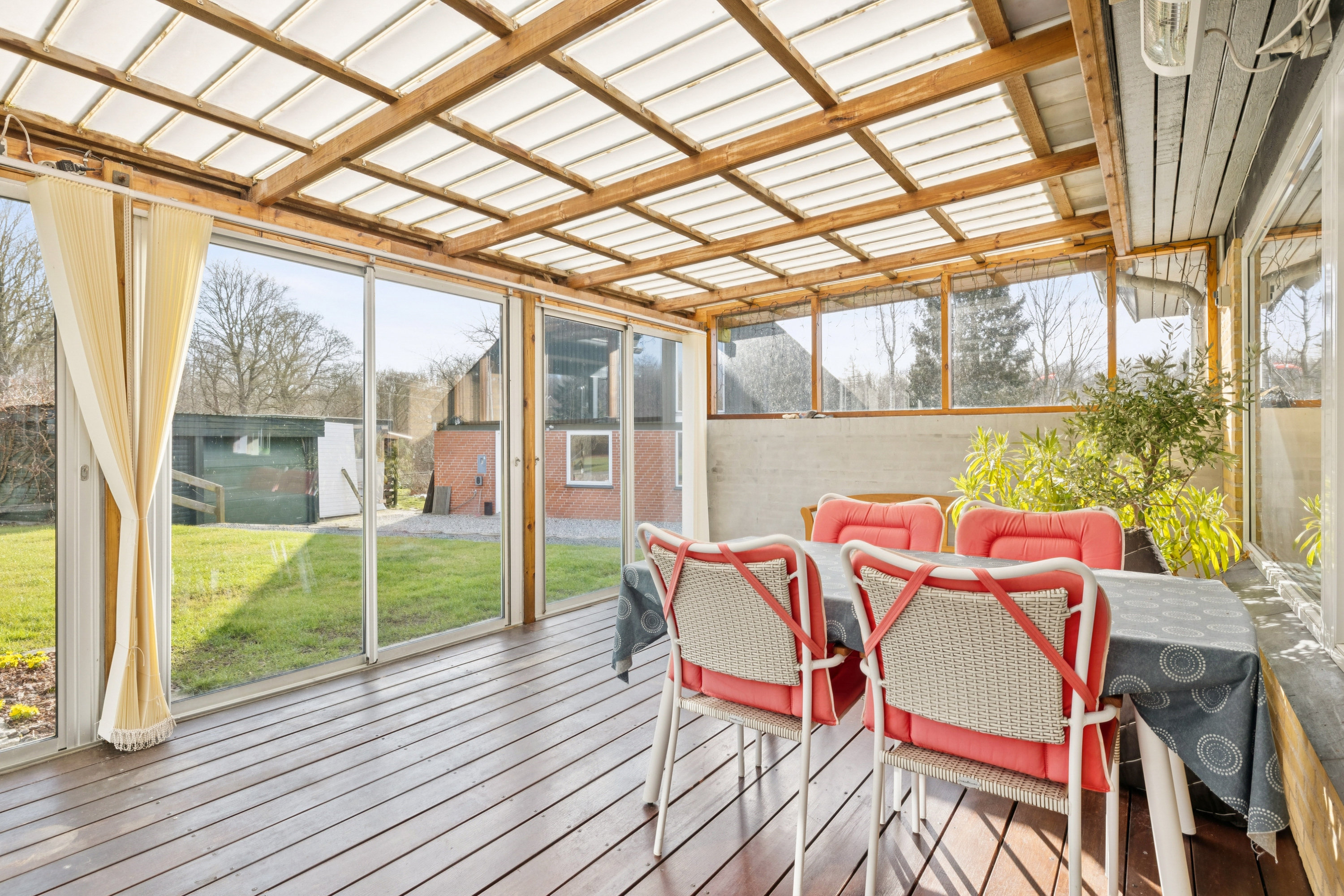 Fremhævet terrasse billede i fuldskærmstilstand. Billede af Topasvej 27, 8541 Skødstrup