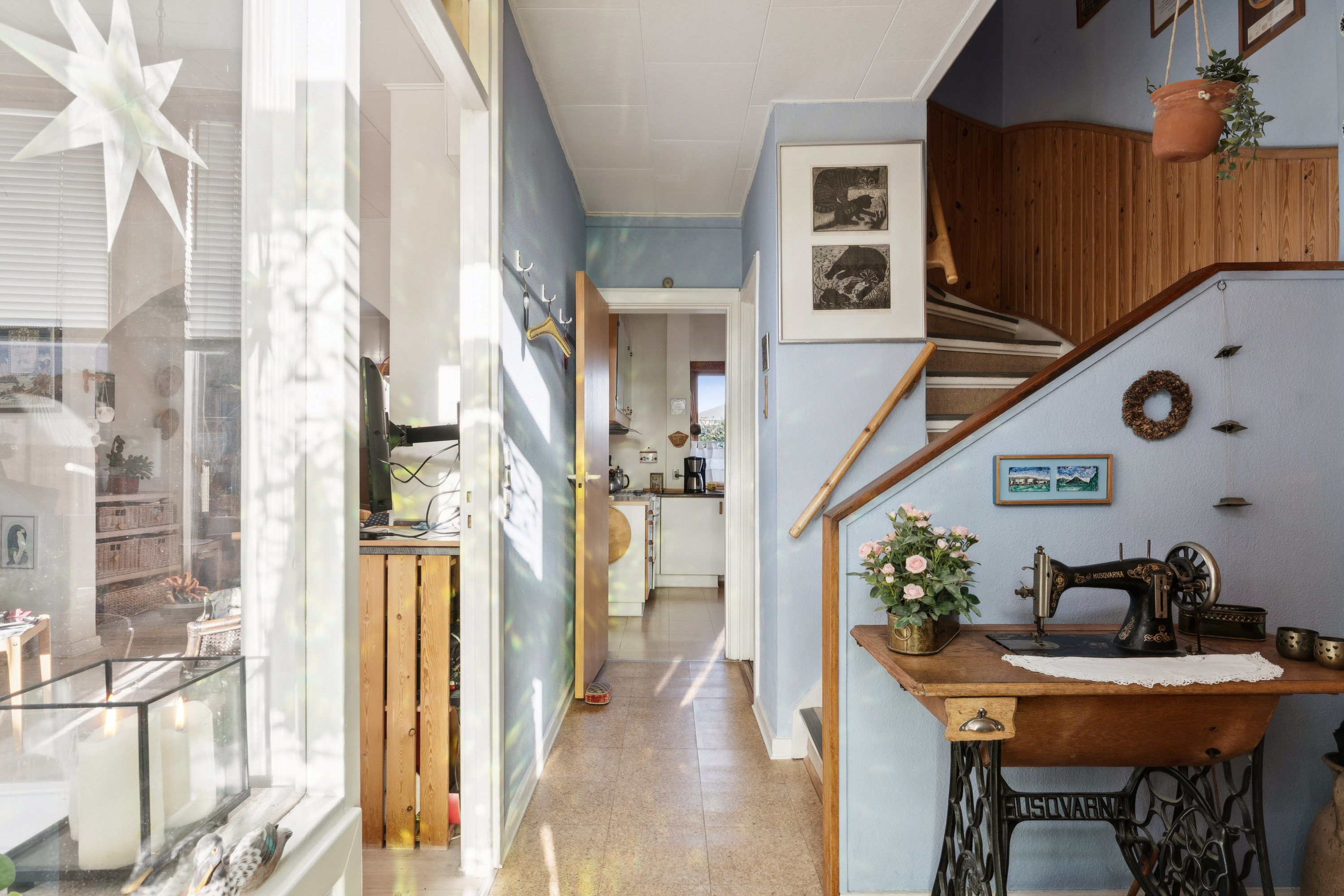 Fremhævet stue billede i fuldskærmstilstand. Billede af Åbjergvej 12F, 2720 Vanløse