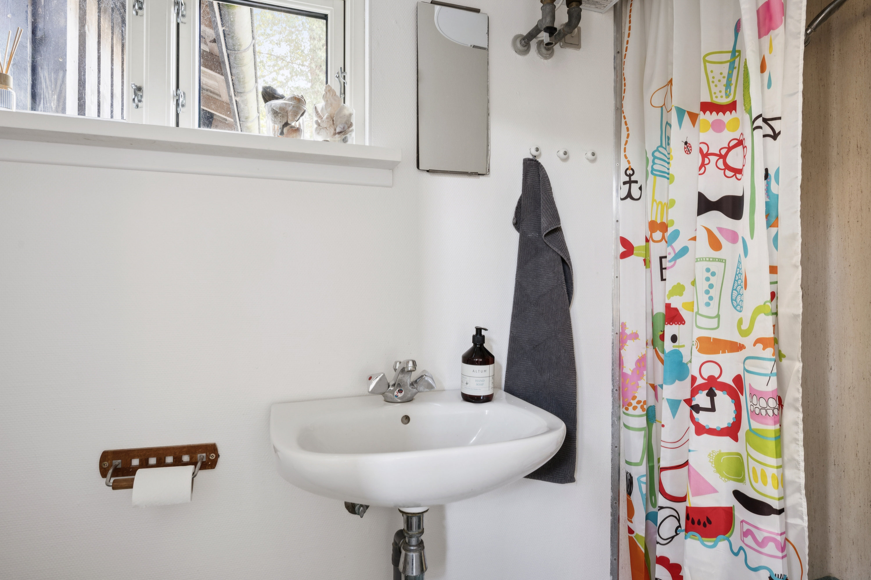 Fremhævet badeværelse billede i fuldskærmstilstand. Billede af Molsvej 124, Femmøller, 8400 Ebeltoft