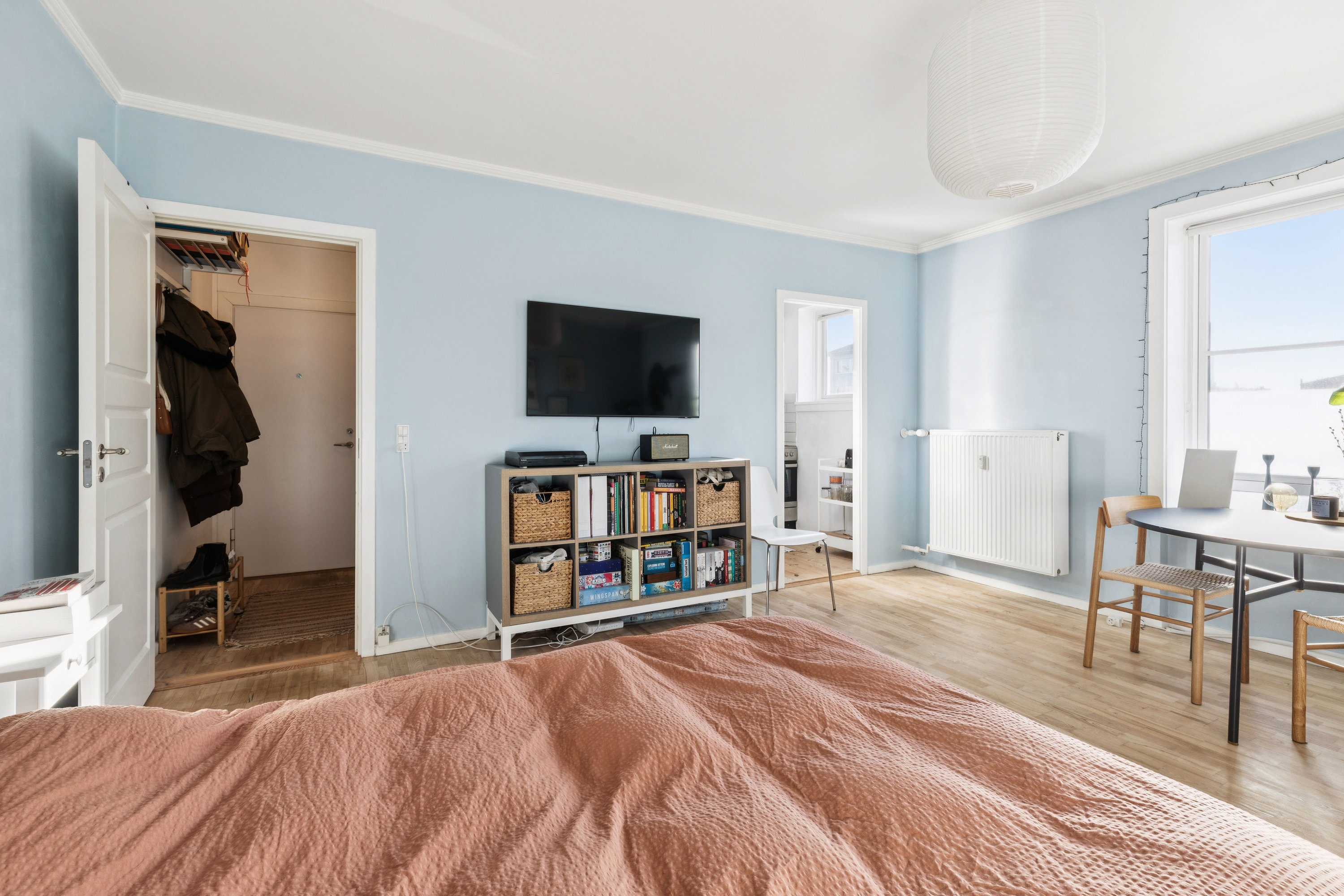 Fremhævet stue billede i fuldskærmstilstand. Billede af Ålekistevej 34, st.. 1., 2720 Vanløse