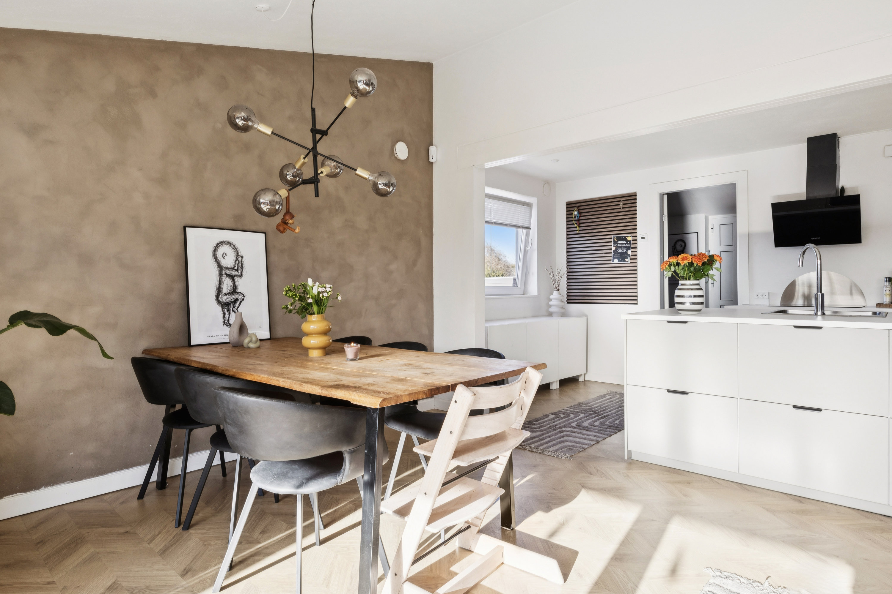 Fremhævet stue billede i fuldskærmstilstand. Billede af Tranegilde Strandvej 72, 2635 Ishøj