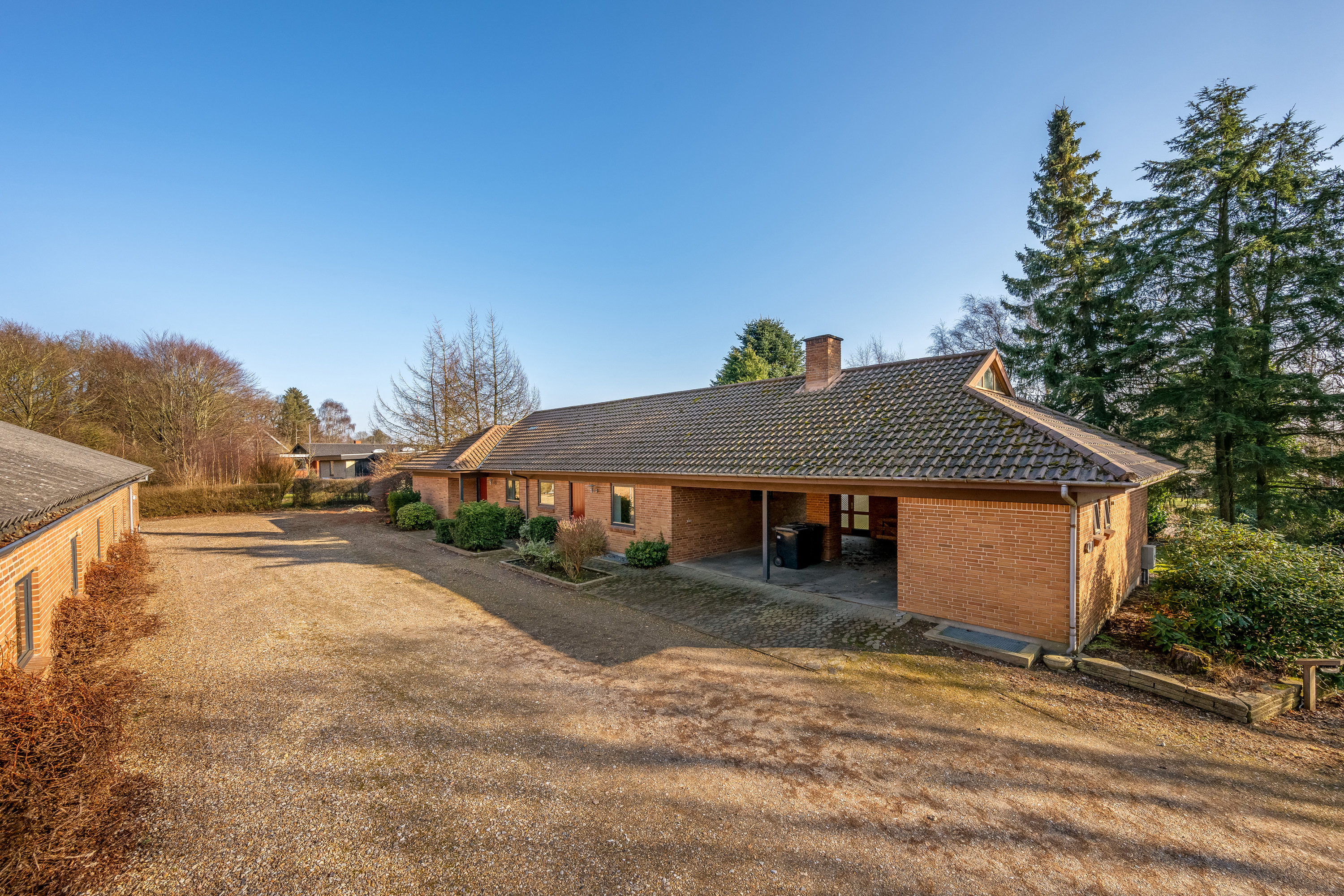 Fremhævet facade billede i fuldskærmstilstand. Billede af Skovbrynet 11, Ølstrup, 6950 Ringkøbing