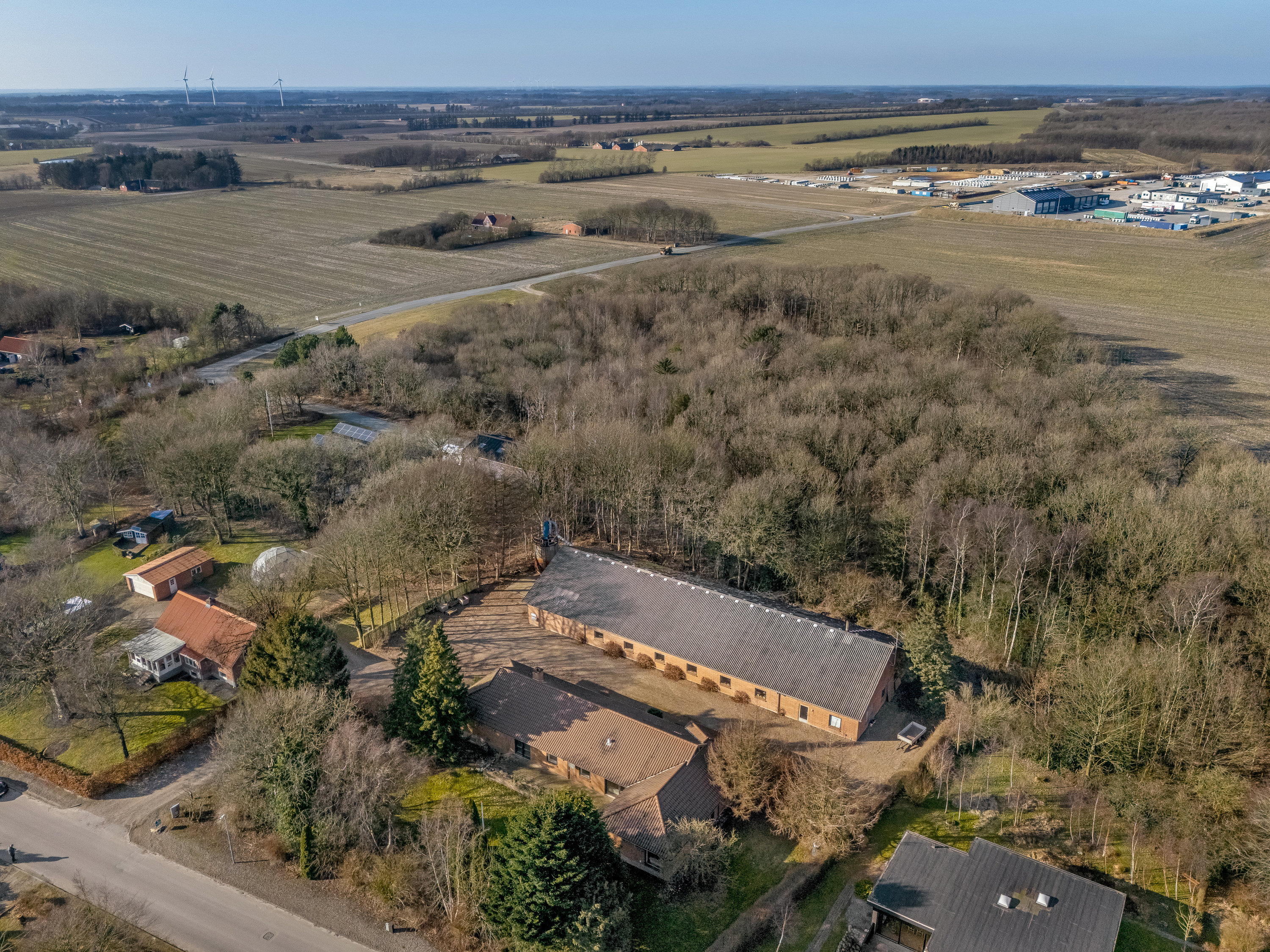 Fremhævet luftfoto billede i fuldskærmstilstand. Billede af Skovbrynet 11, Ølstrup, 6950 Ringkøbing
