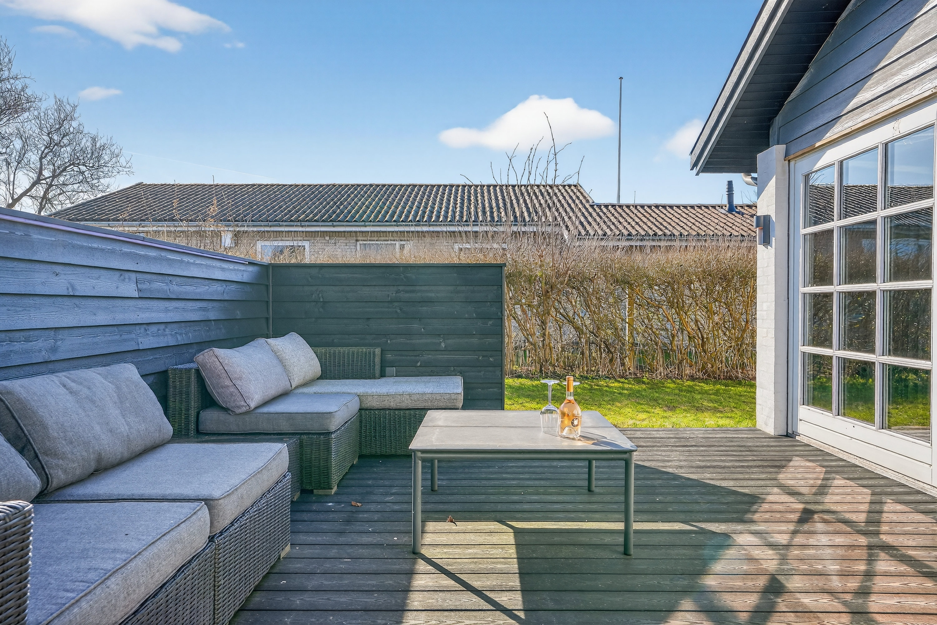 Fremhævet terrasse billede i fuldskærmstilstand. Billede af Nørrevej 5, 2690 Karlslunde