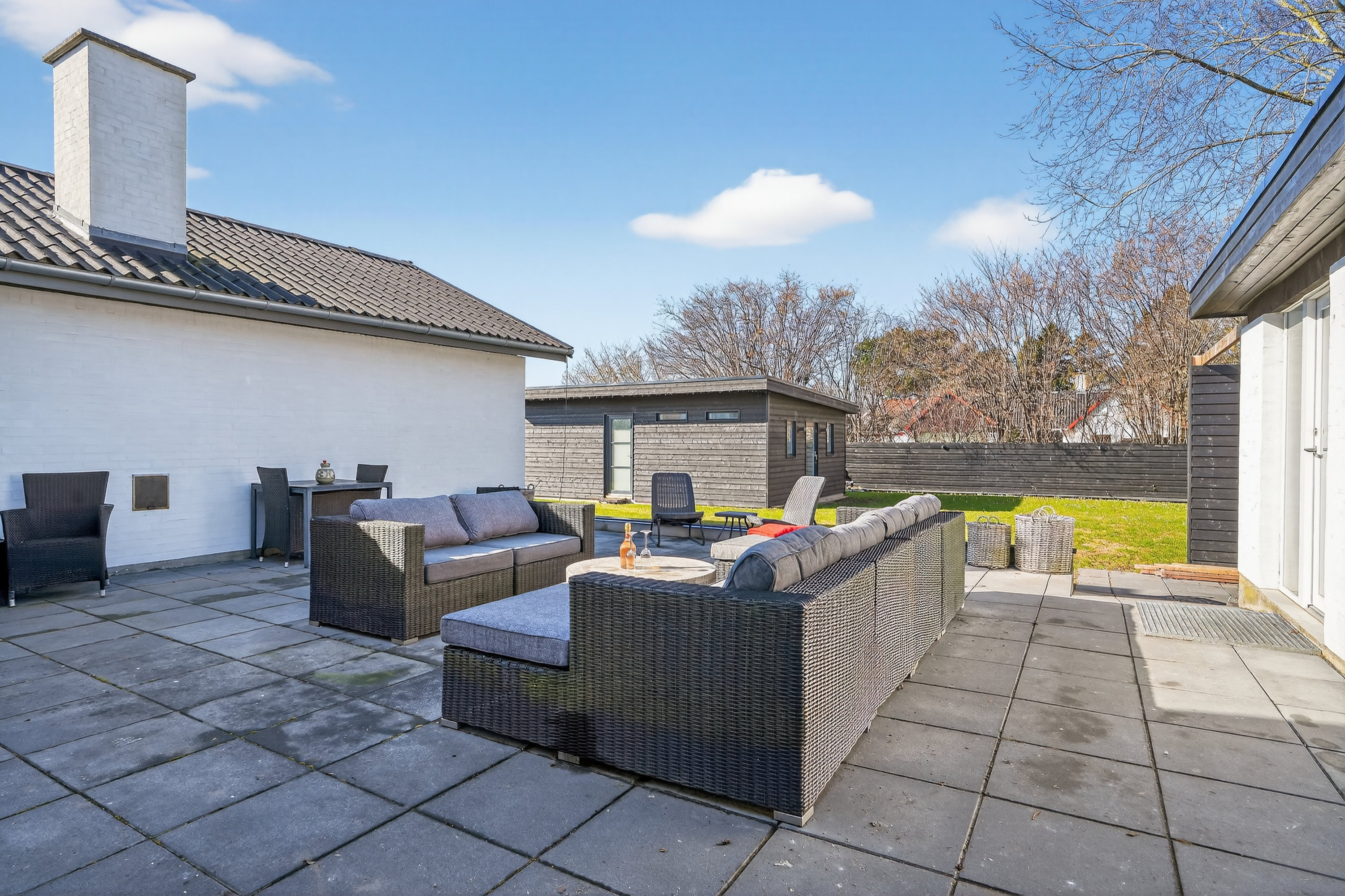 Fremhævet terrasse billede i fuldskærmstilstand. Billede af Nørrevej 5, 2690 Karlslunde