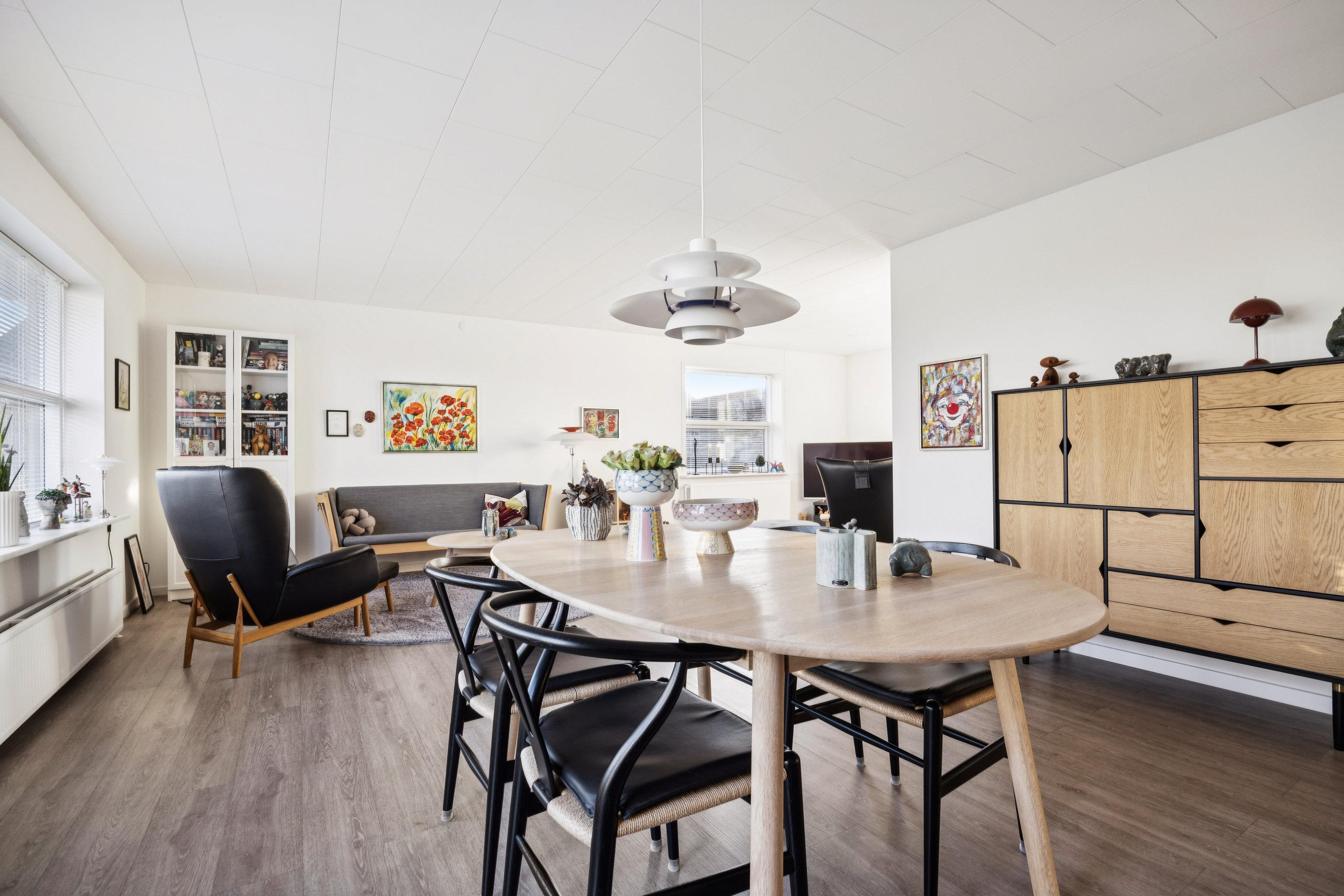 Fremhævet stue billede i fuldskærmstilstand. Billede af Østervang 20, 9362 Gandrup