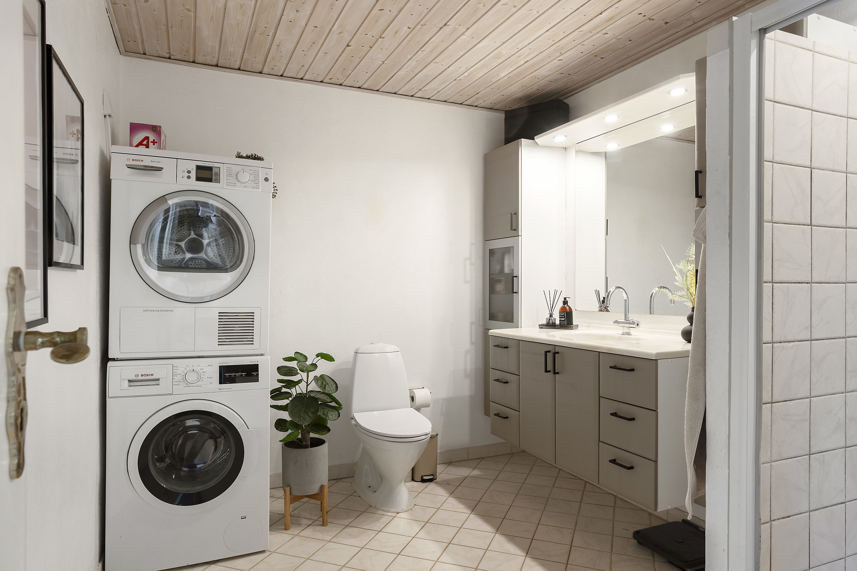 Fremhævet badeværelse billede i fuldskærmstilstand. Billede af Julivænget 39, Bramdrupdam, 6000 Kolding