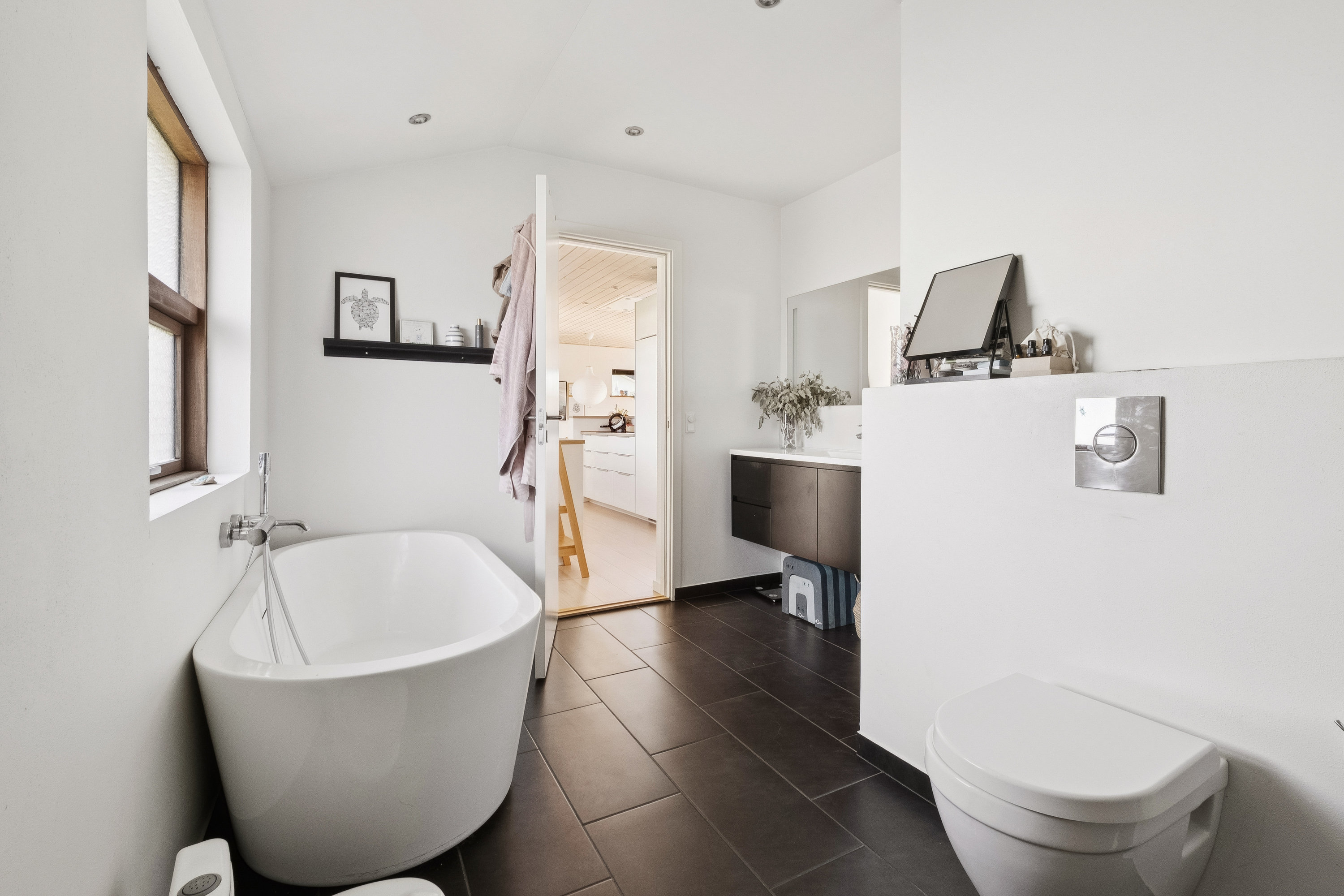 Fremhævet badeværelse billede i fuldskærmstilstand. Billede af Birkevej 1, Nr. Søby, 7840 Højslev