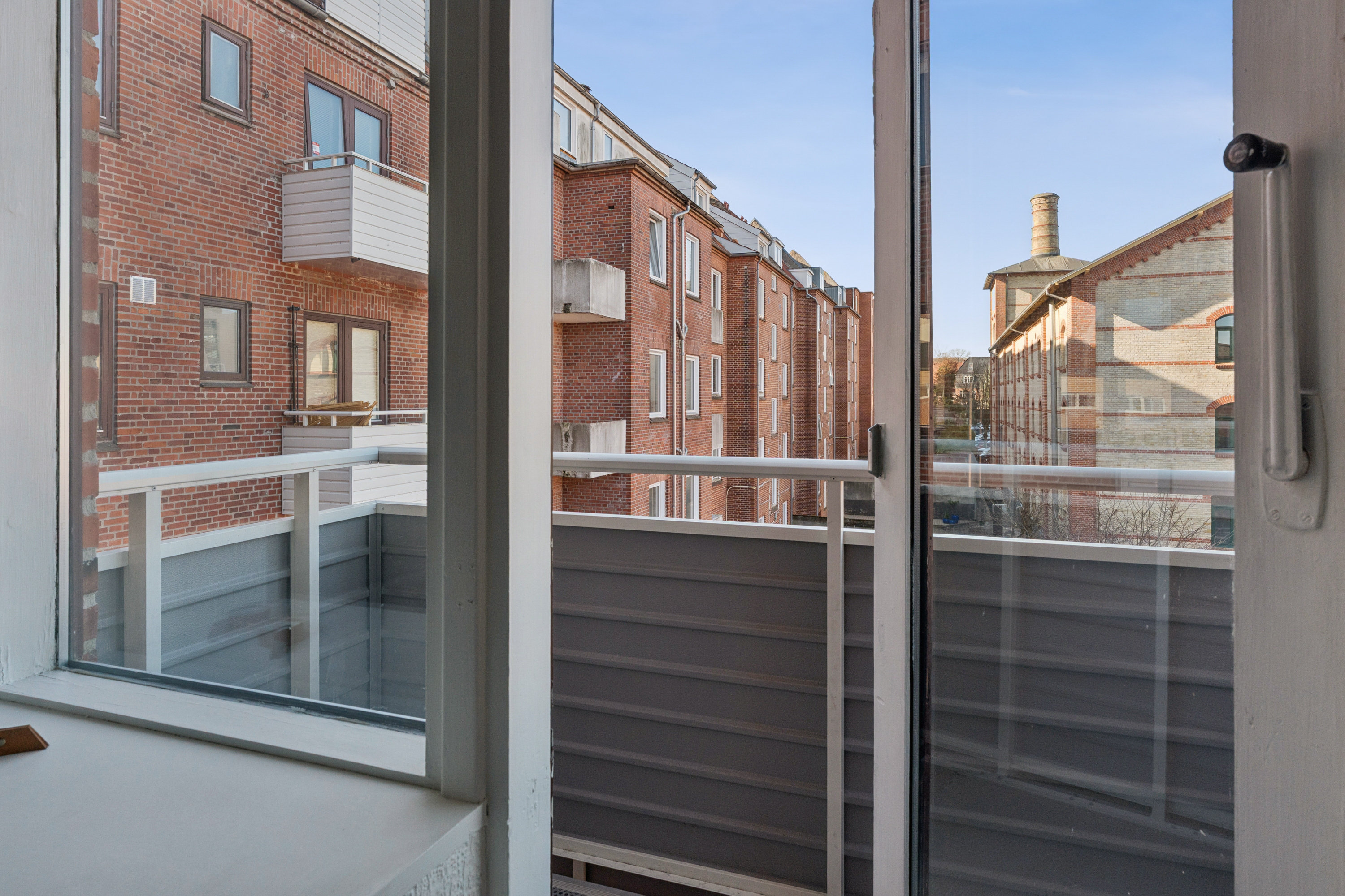 Fremhævet andet billede i fuldskærmstilstand. Billede af Hobrovej 44, 2. th., 9000 Aalborg