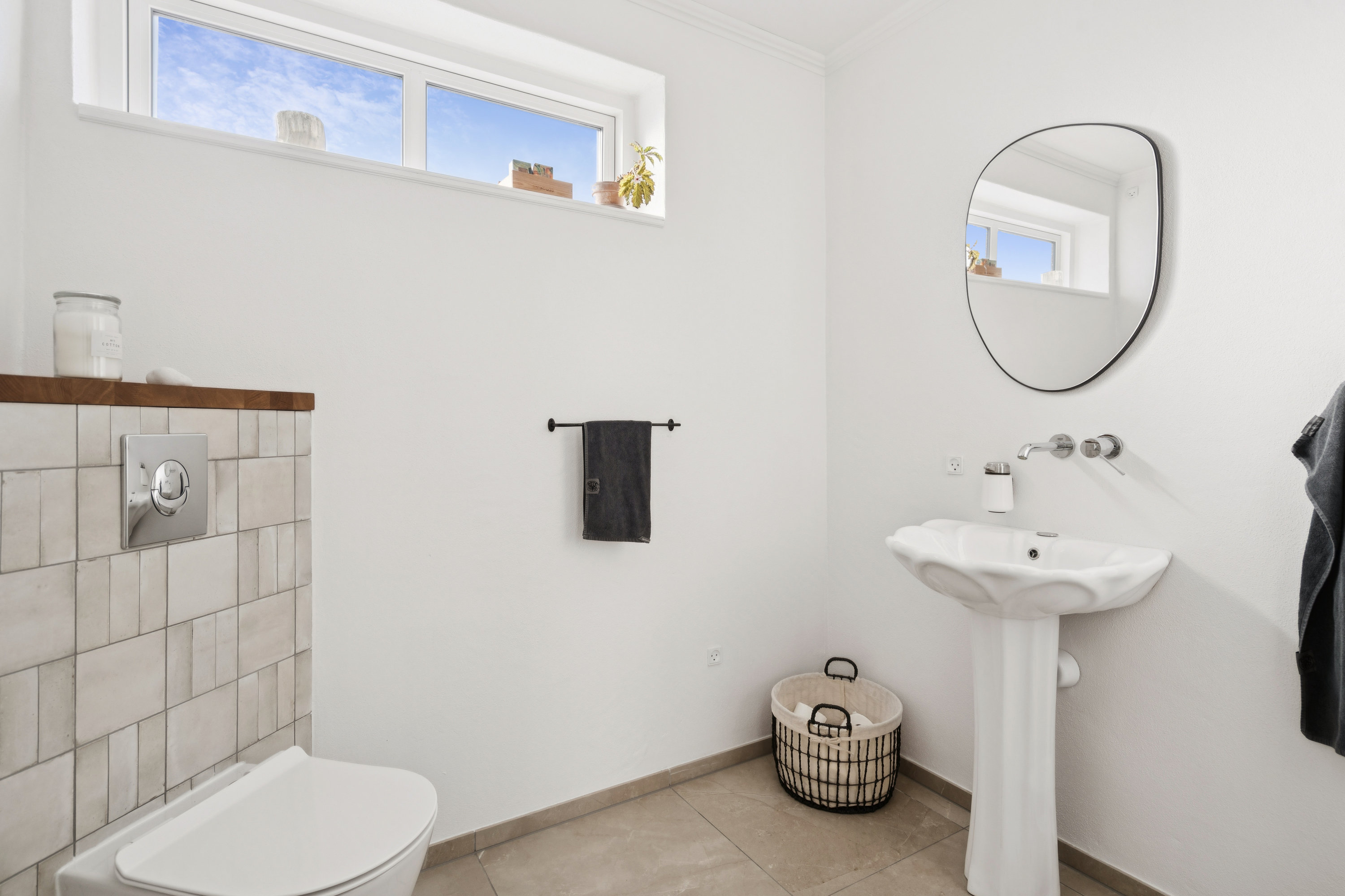 Fremhævet badeværelse billede i fuldskærmstilstand. Billede af Rødkælkevej 2, 9400 Nørresundby