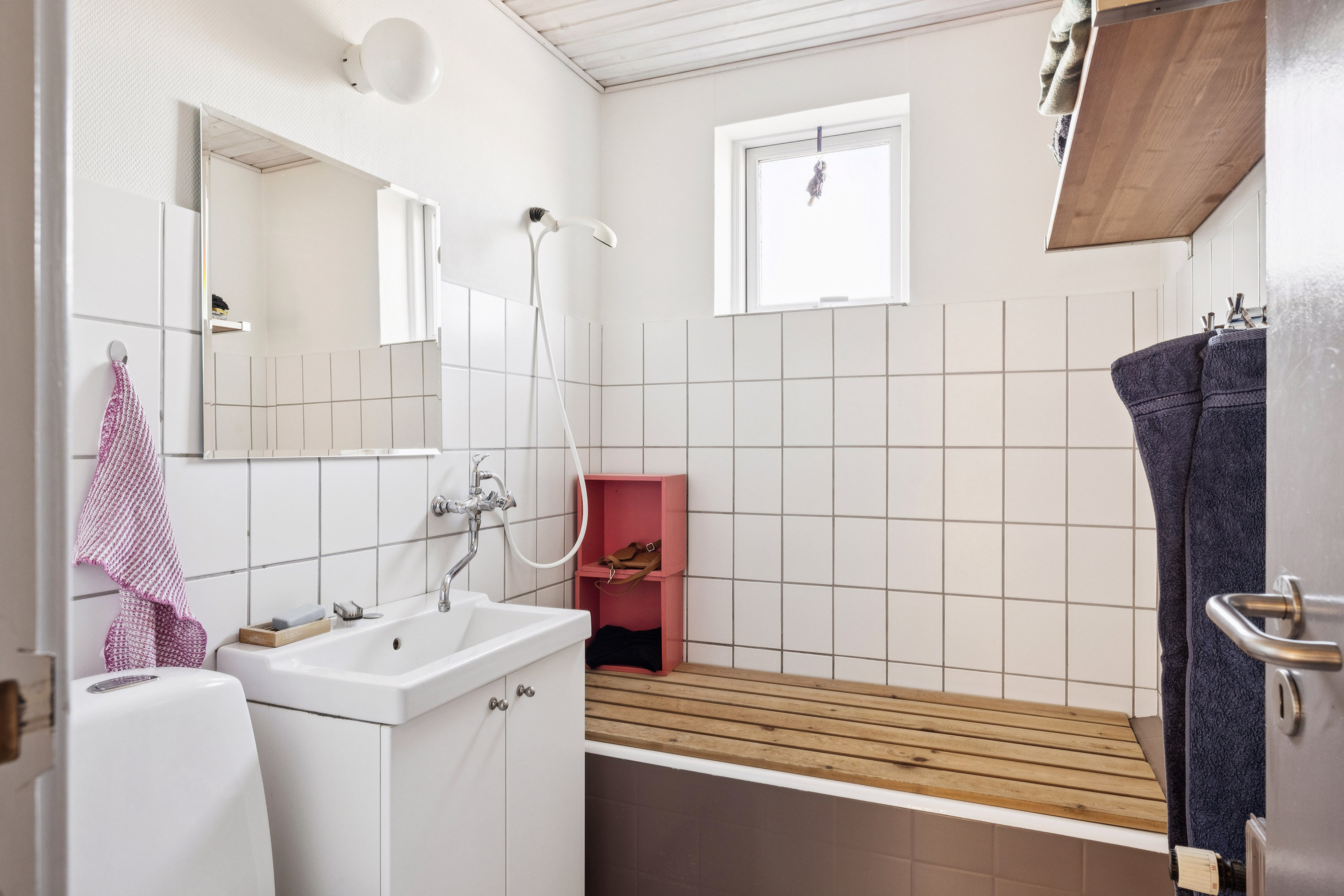 Fremhævet badeværelse billede i fuldskærmstilstand. Billede af Katholmvej 10, 8500 Grenaa