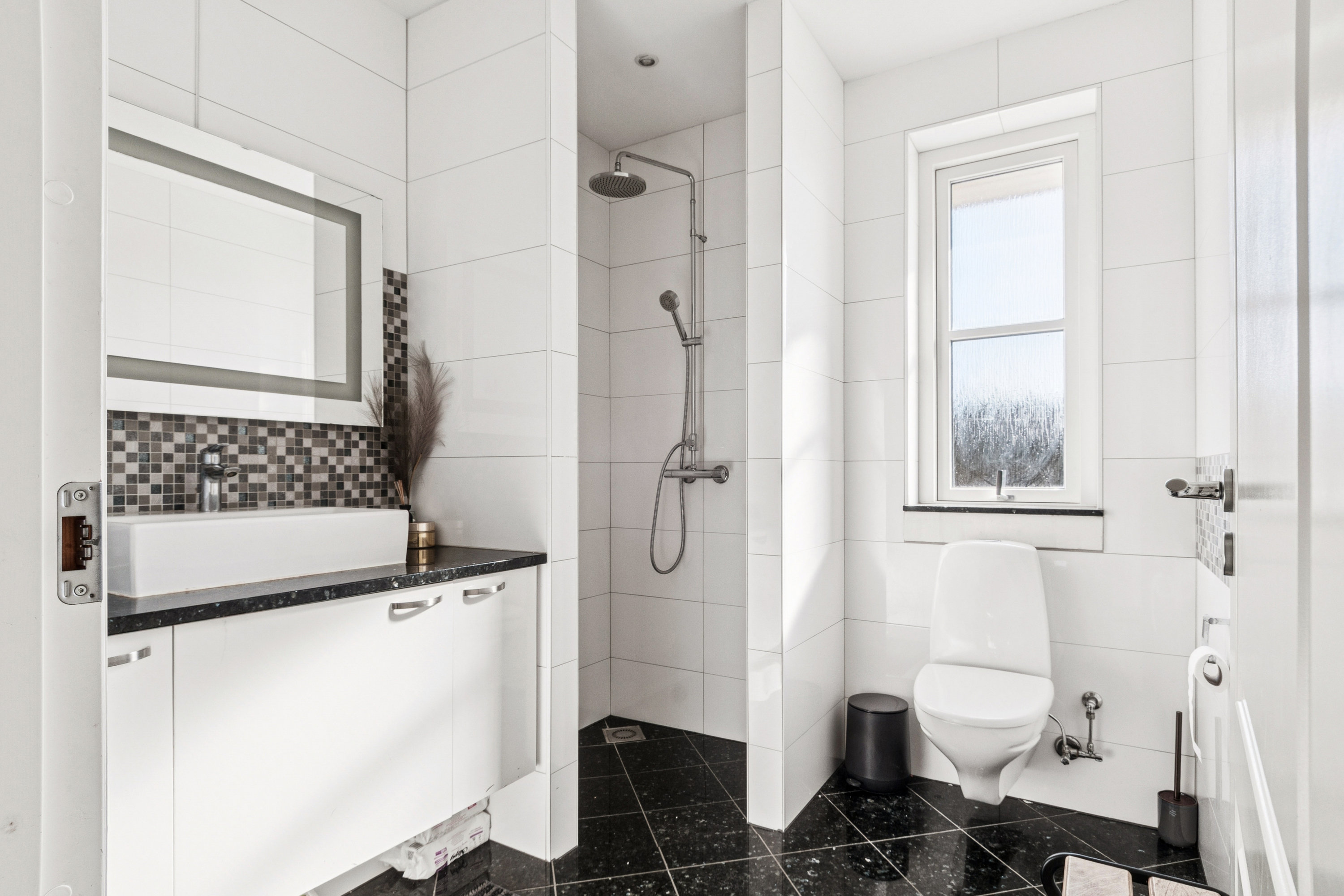 Fremhævet badeværelse billede i fuldskærmstilstand. Billede af Ingstrup Alle 10B, 2770 Kastrup