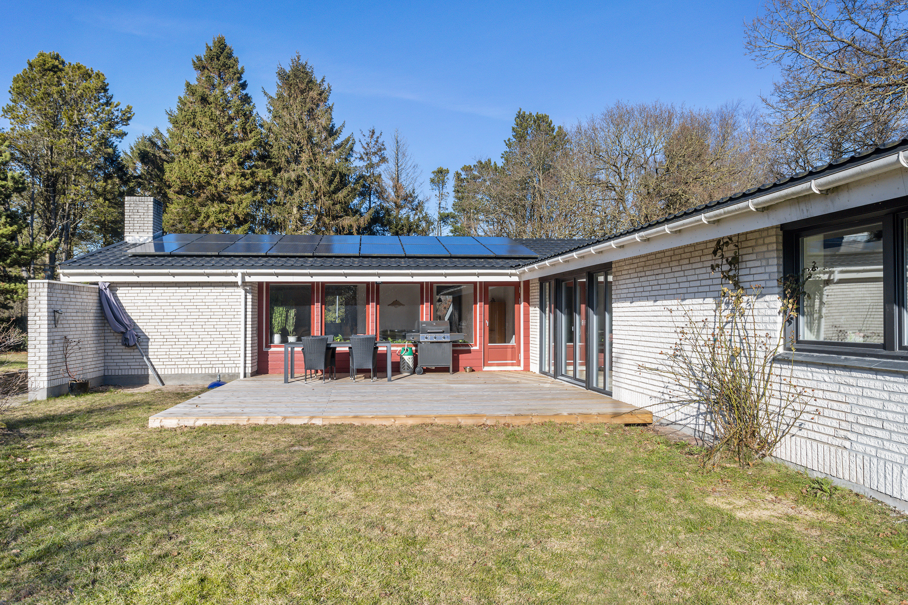 Fremhævet facade billede i fuldskærmstilstand. Billede af Slåenvej 10, Sulbæk, 9900 Frederikshavn