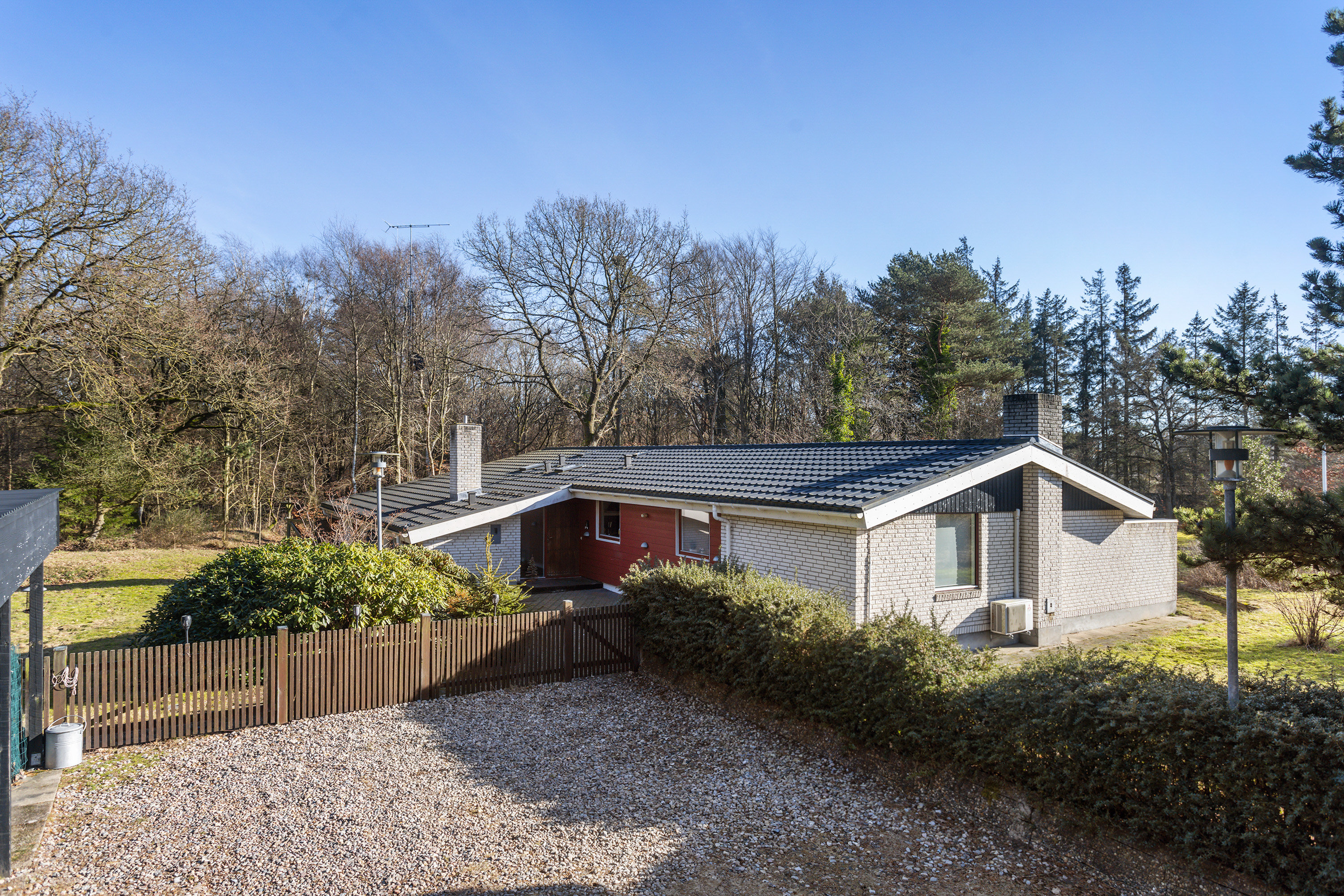 Fremhævet facade billede i fuldskærmstilstand. Billede af Slåenvej 10, Sulbæk, 9900 Frederikshavn