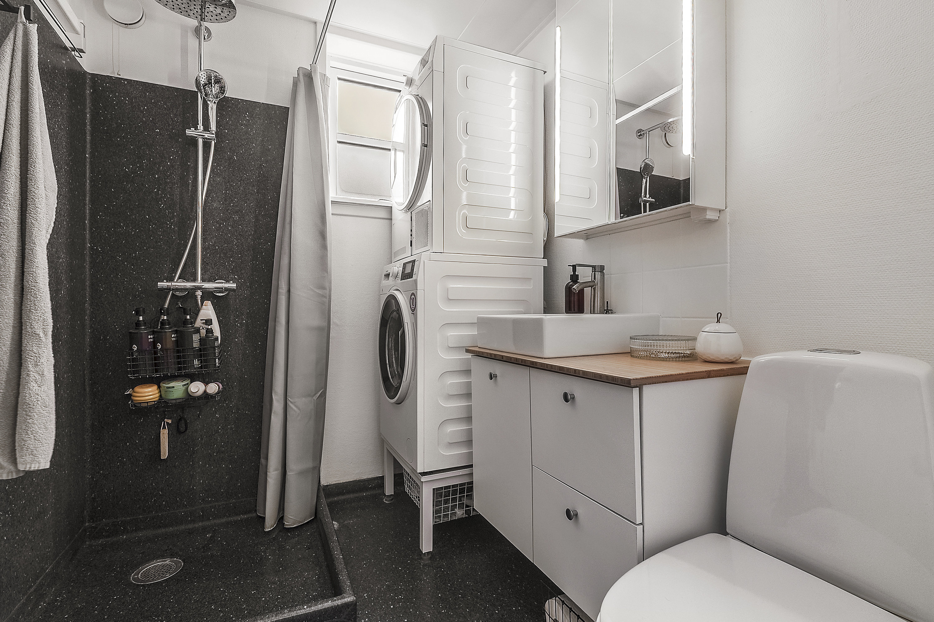 Fremhævet badeværelse billede i fuldskærmstilstand. Billede af Emil Bojsens Gade 23, 1. th., 8700 Horsens