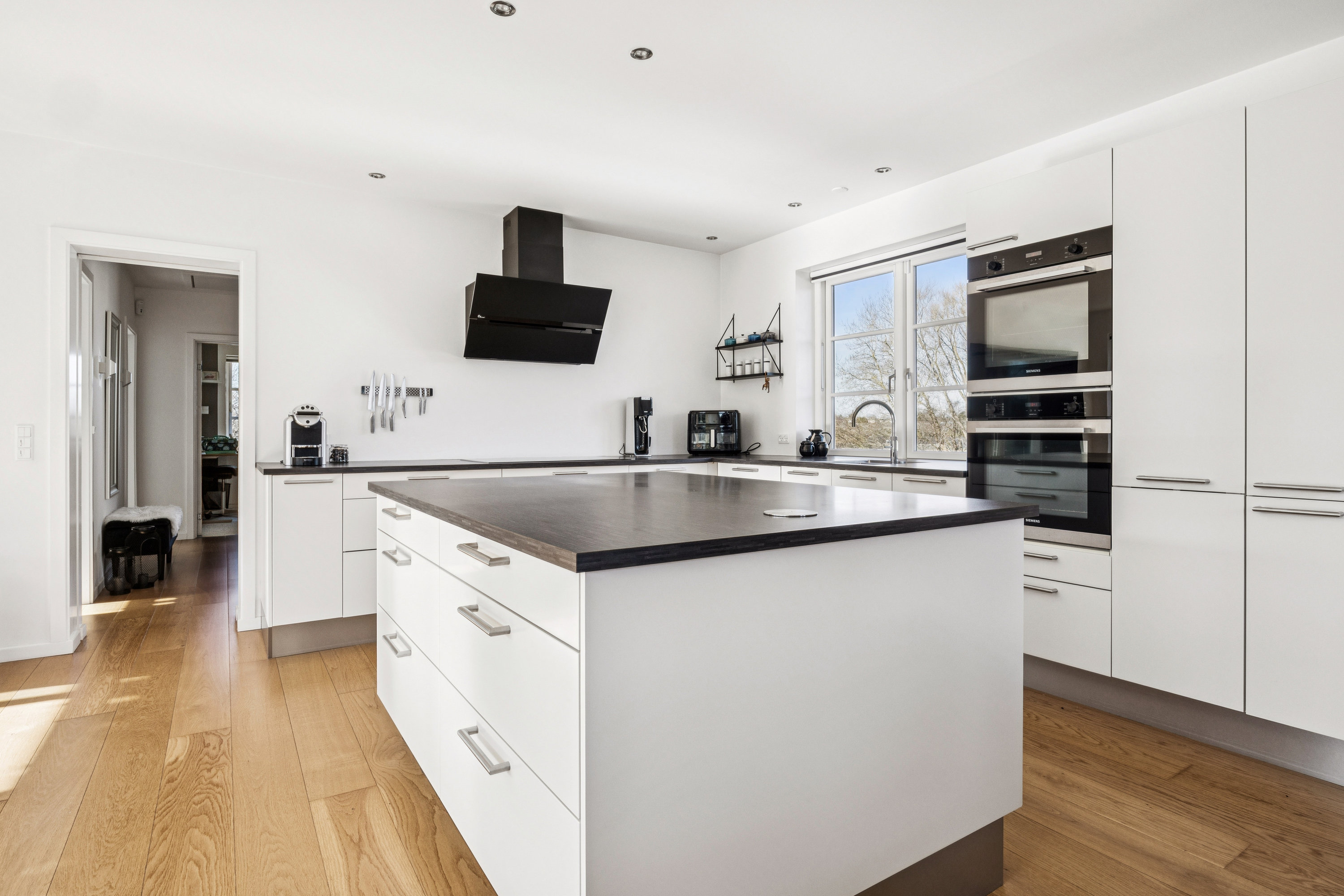 Fremhævet køkken billede i fuldskærmstilstand. Billede af Hinbjerg 39, 2690 Karlslunde