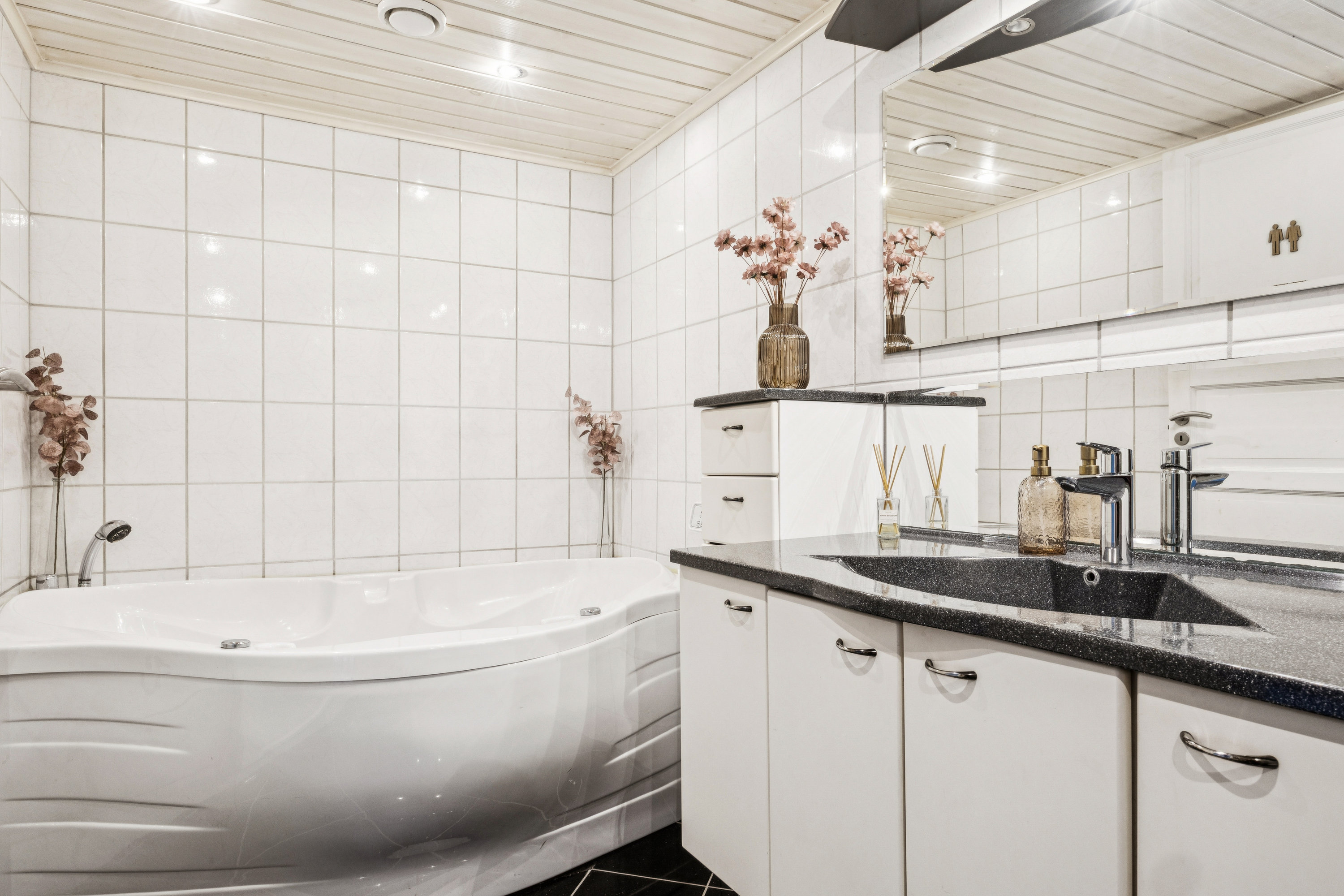 Fremhævet køkken billede i fuldskærmstilstand. Billede af Hinbjerg 39, 2690 Karlslunde