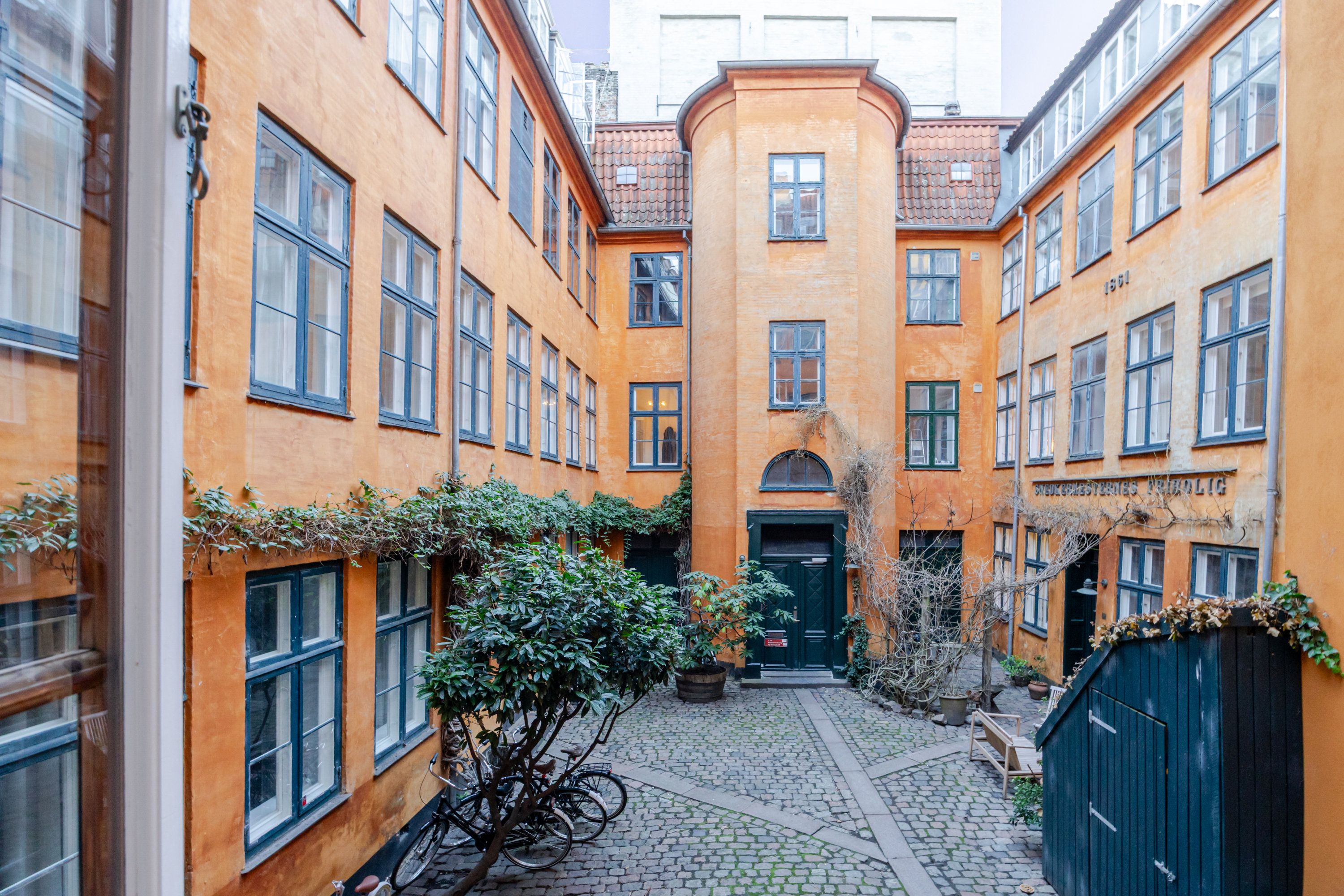 Fremhævet gårdmiljø billede i fuldskærmstilstand. Billede af Grønnegade 41, st.., 1107 København K