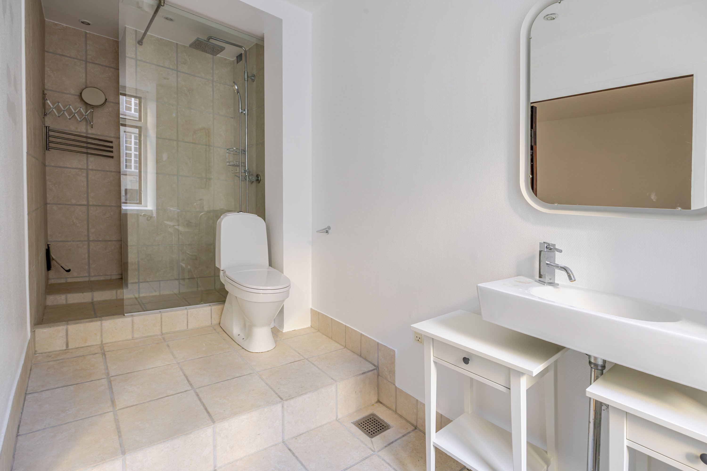 Fremhævet andet billede i fuldskærmstilstand. Billede af Grønningen 7, st.. th., 1270 København K