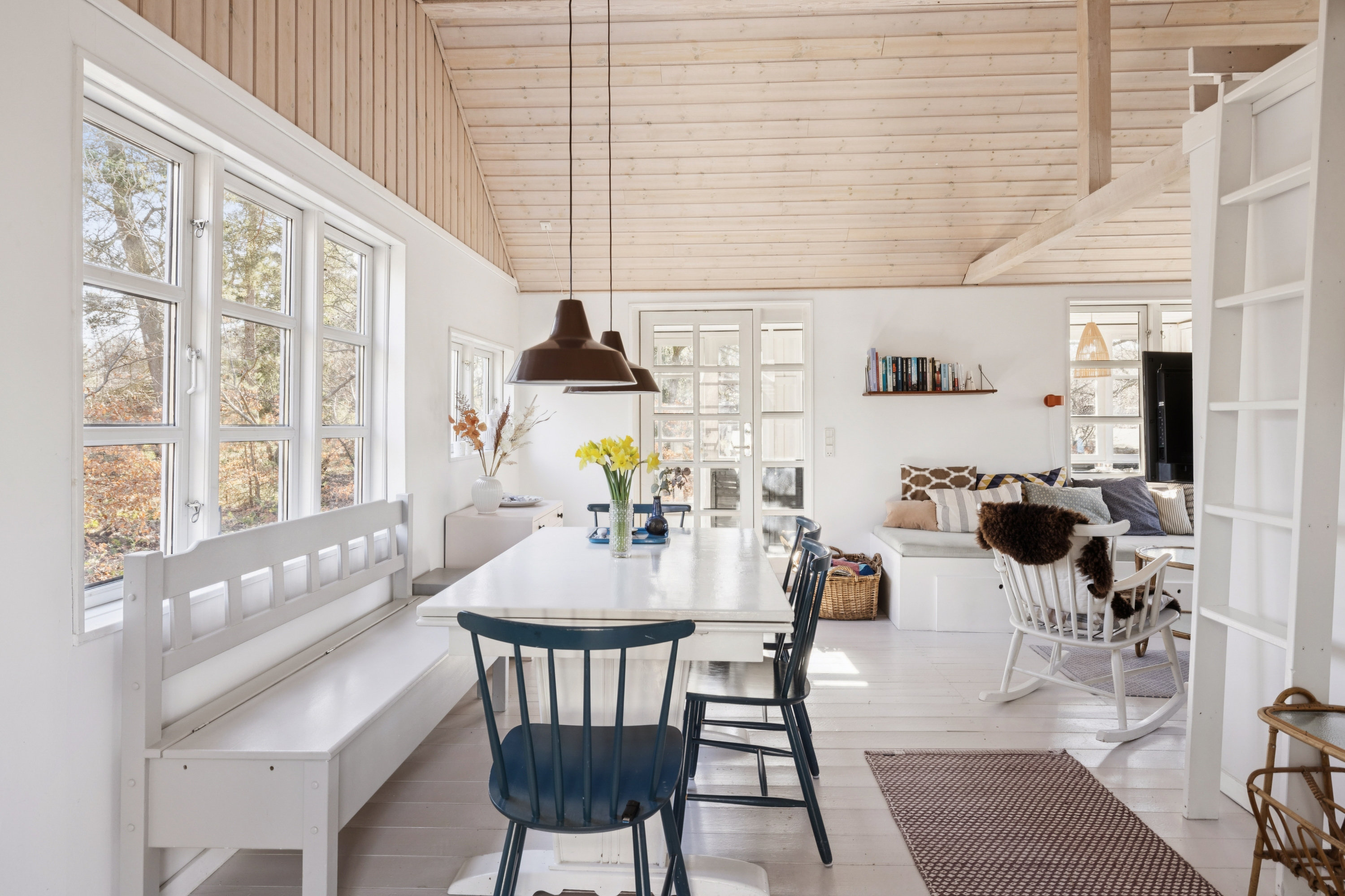 Fremhævet stue billede i fuldskærmstilstand. Billede af Skovvej 18, Fjellerup Strand, 8585 Glesborg