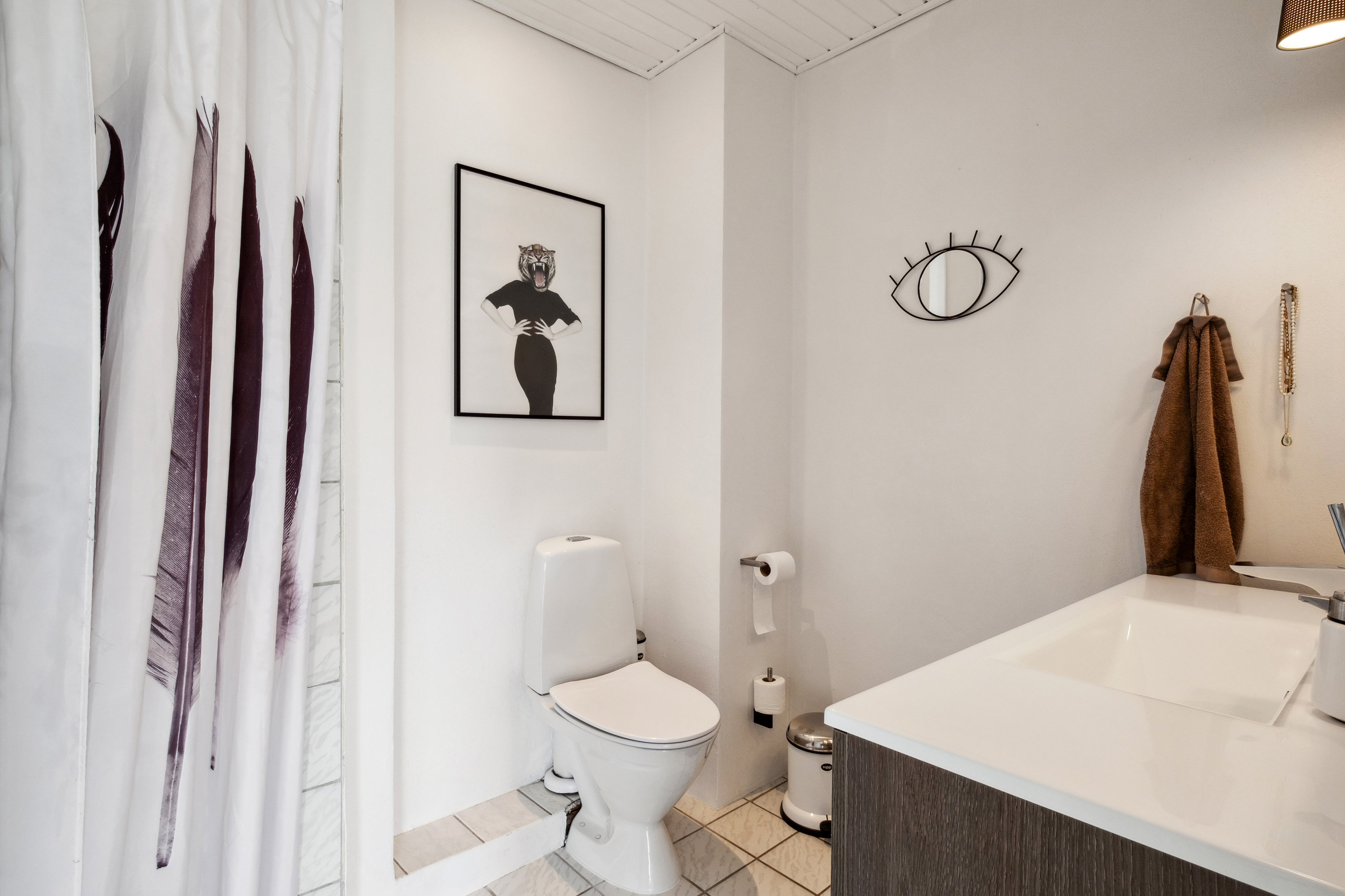 Fremhævet badeværelse billede i fuldskærmstilstand. Billede af St Tranegade 2, 9240 Nibe