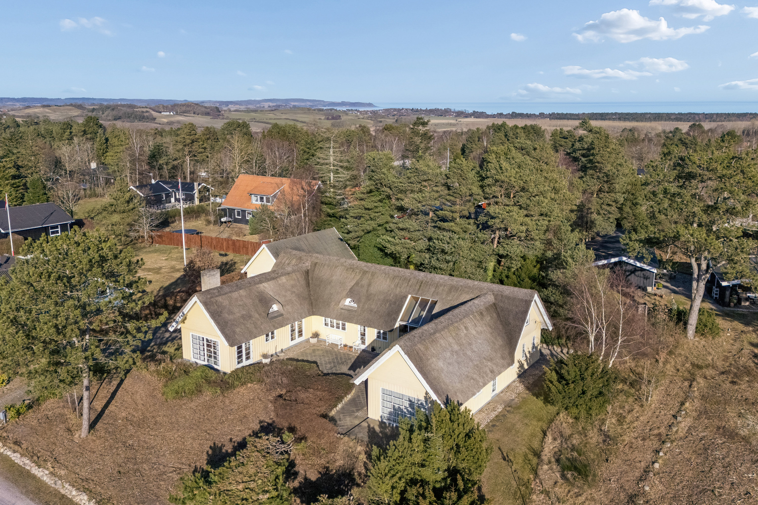 Fremhævet luftfoto billede i fuldskærmstilstand. Billede af Havrevangen 16, 8400 Ebeltoft