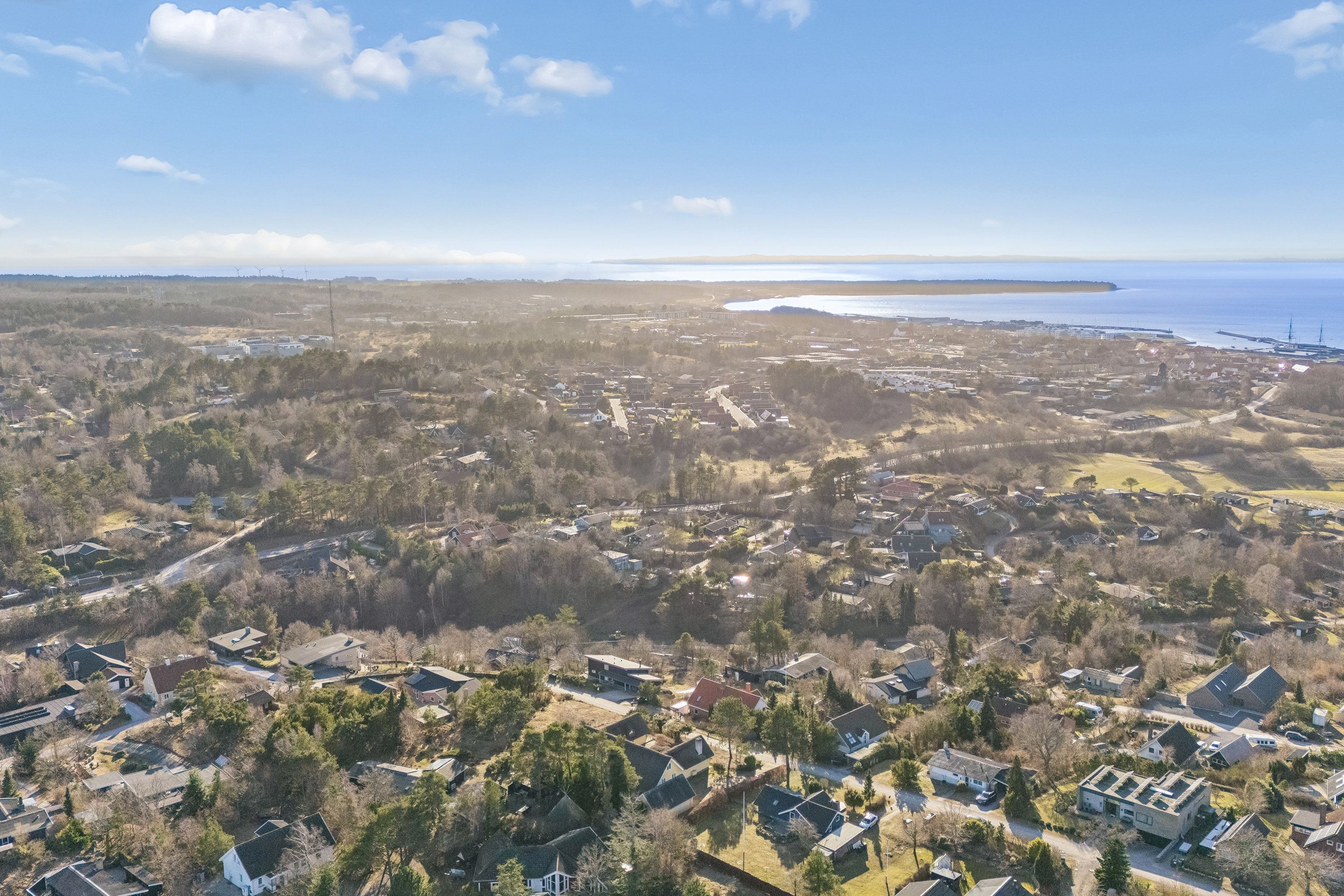 Fremhævet luftfoto billede i fuldskærmstilstand. Billede af Havrevangen 16, 8400 Ebeltoft