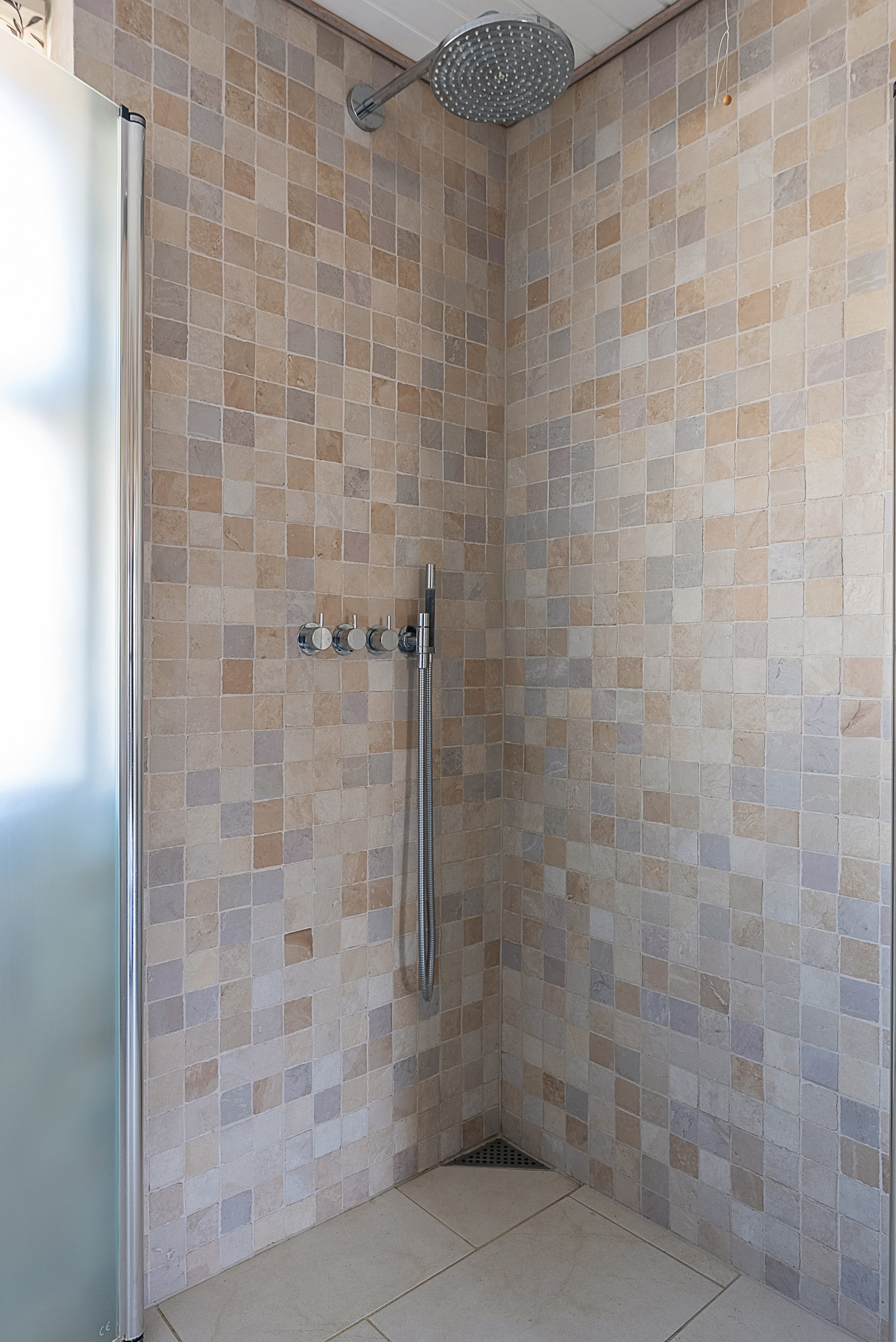 Fremhævet badeværelse billede i fuldskærmstilstand. Billede af Tangmosen 34, 5600 Faaborg