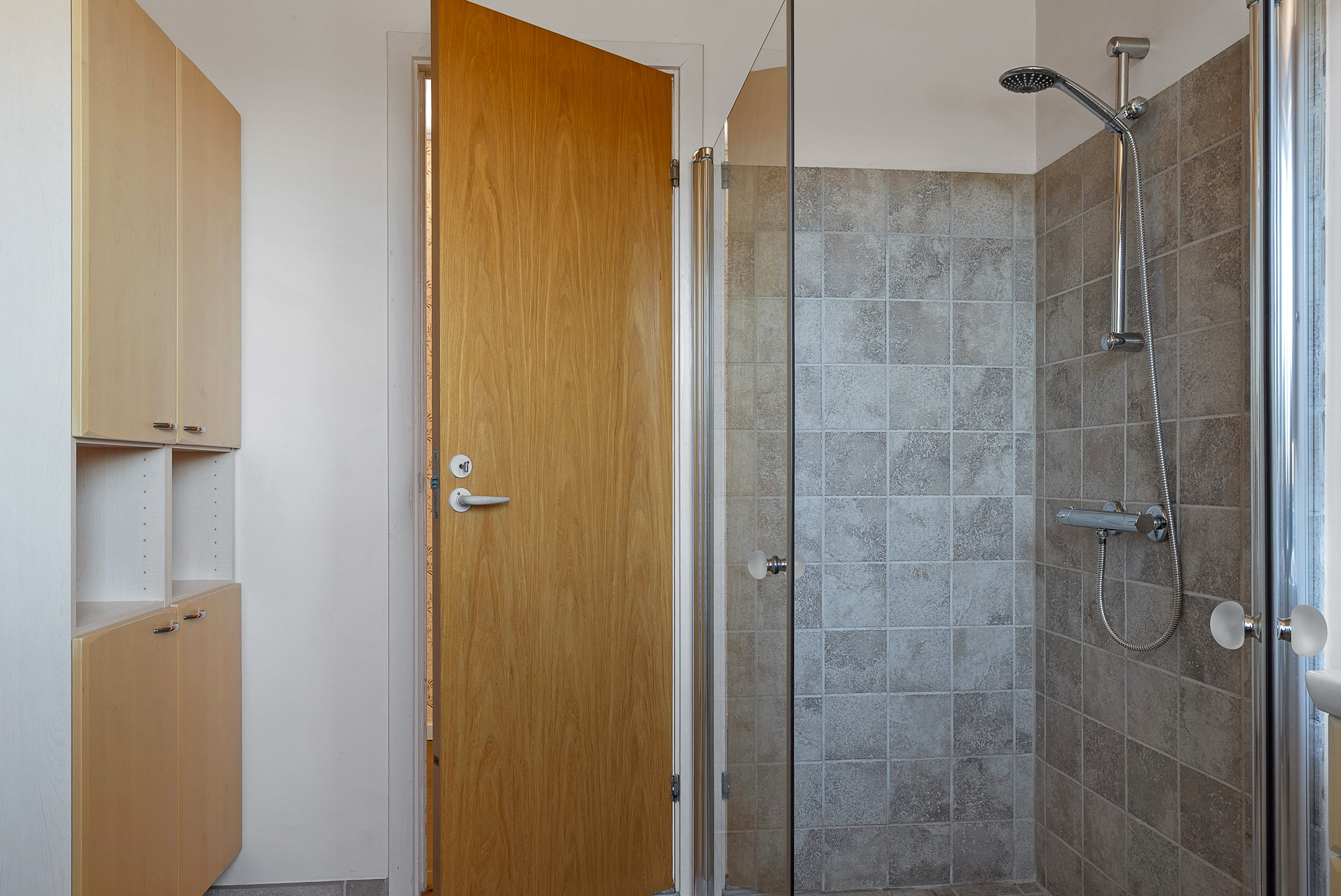 Fremhævet badeværelse billede i fuldskærmstilstand. Billede af Dæmningen 26, Nr Broby, 5672 Broby