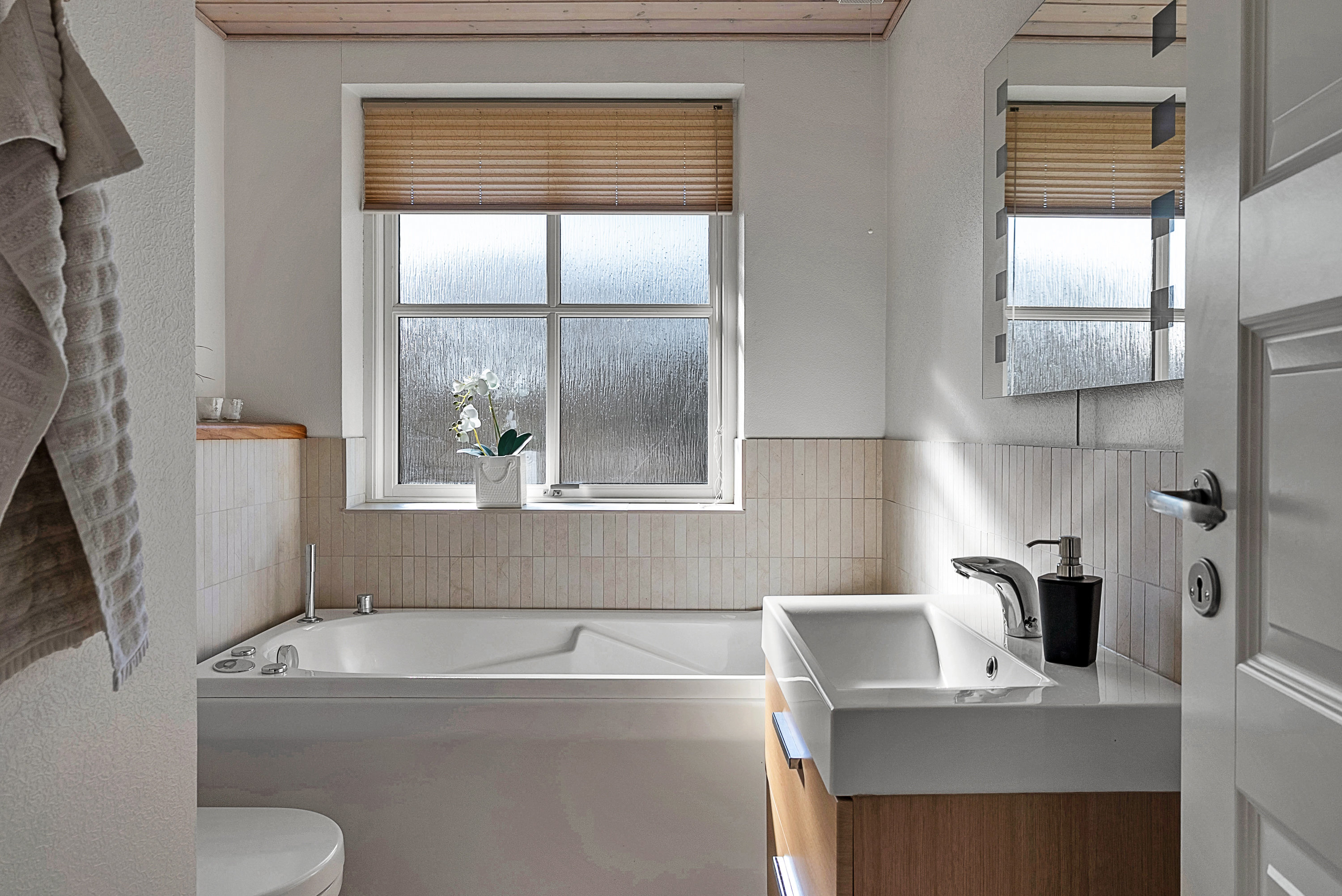 Fremhævet badeværelse billede i fuldskærmstilstand. Billede af Tangmosen 34, 5600 Faaborg