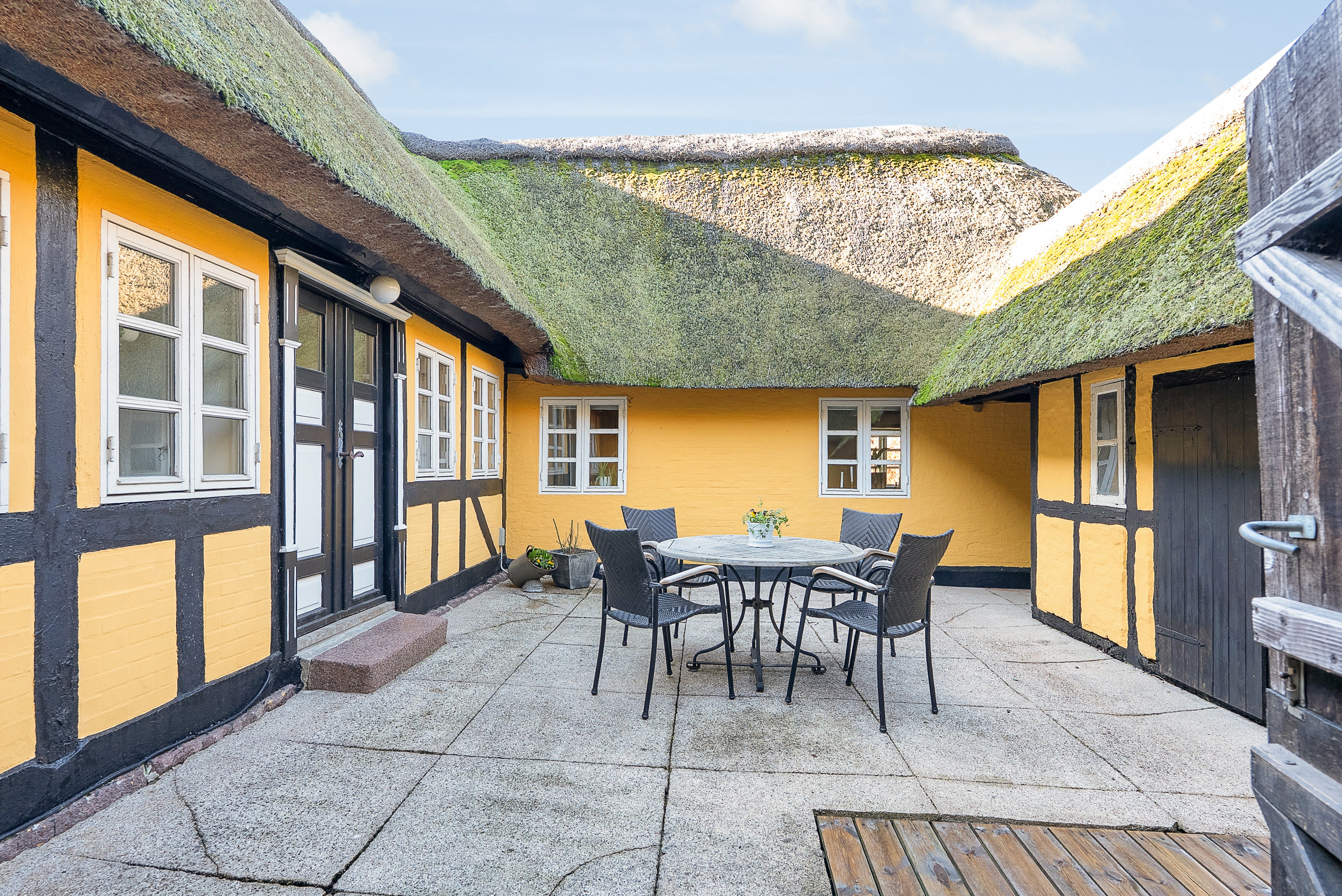 Fremhævet gård billede i fuldskærmstilstand. Billede af Marbækvej 24, Marbæk, 5450 Otterup