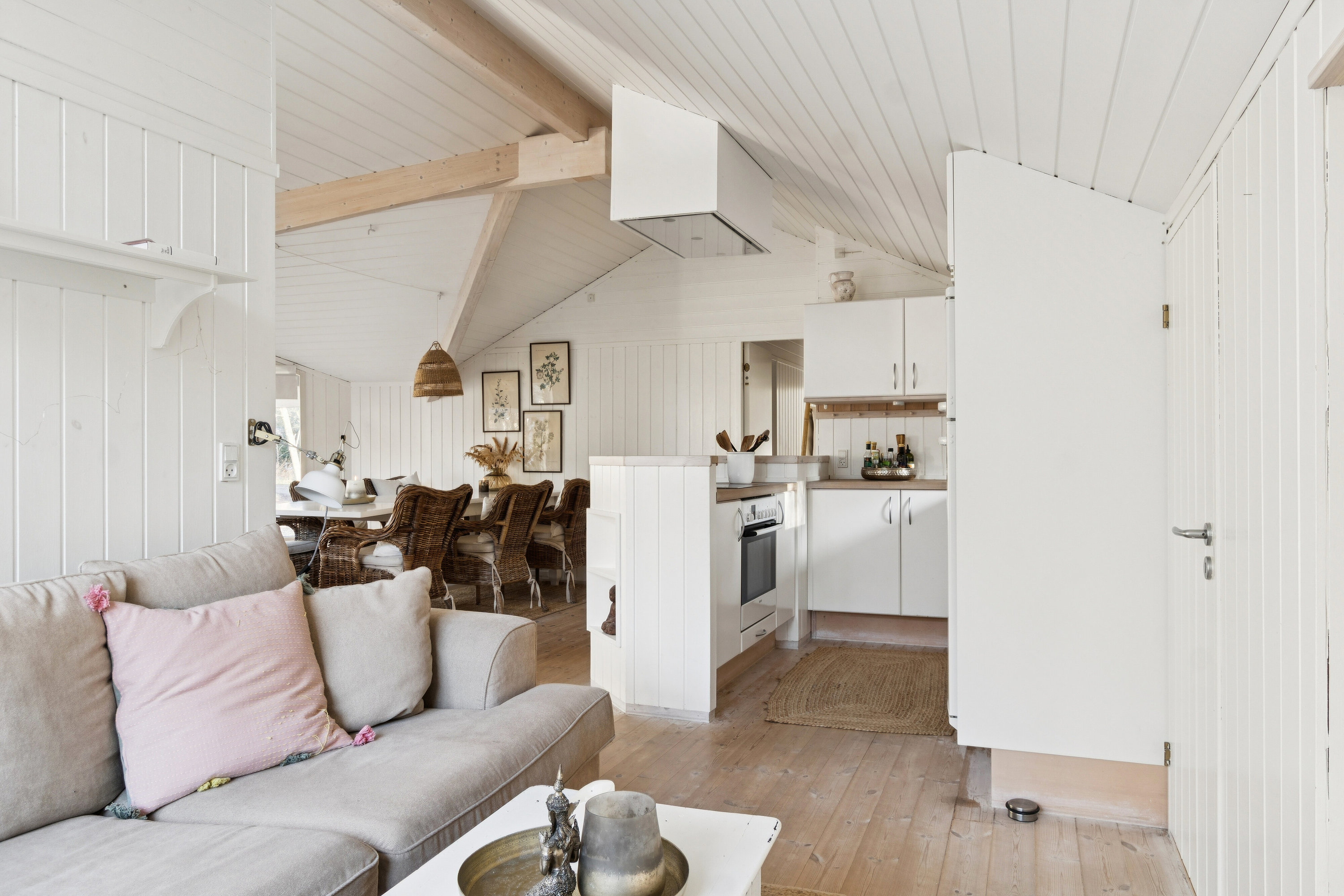 Fremhævet stue billede i fuldskærmstilstand. Billede af Koglevænget 12, Stenstrup, 4573 Højby