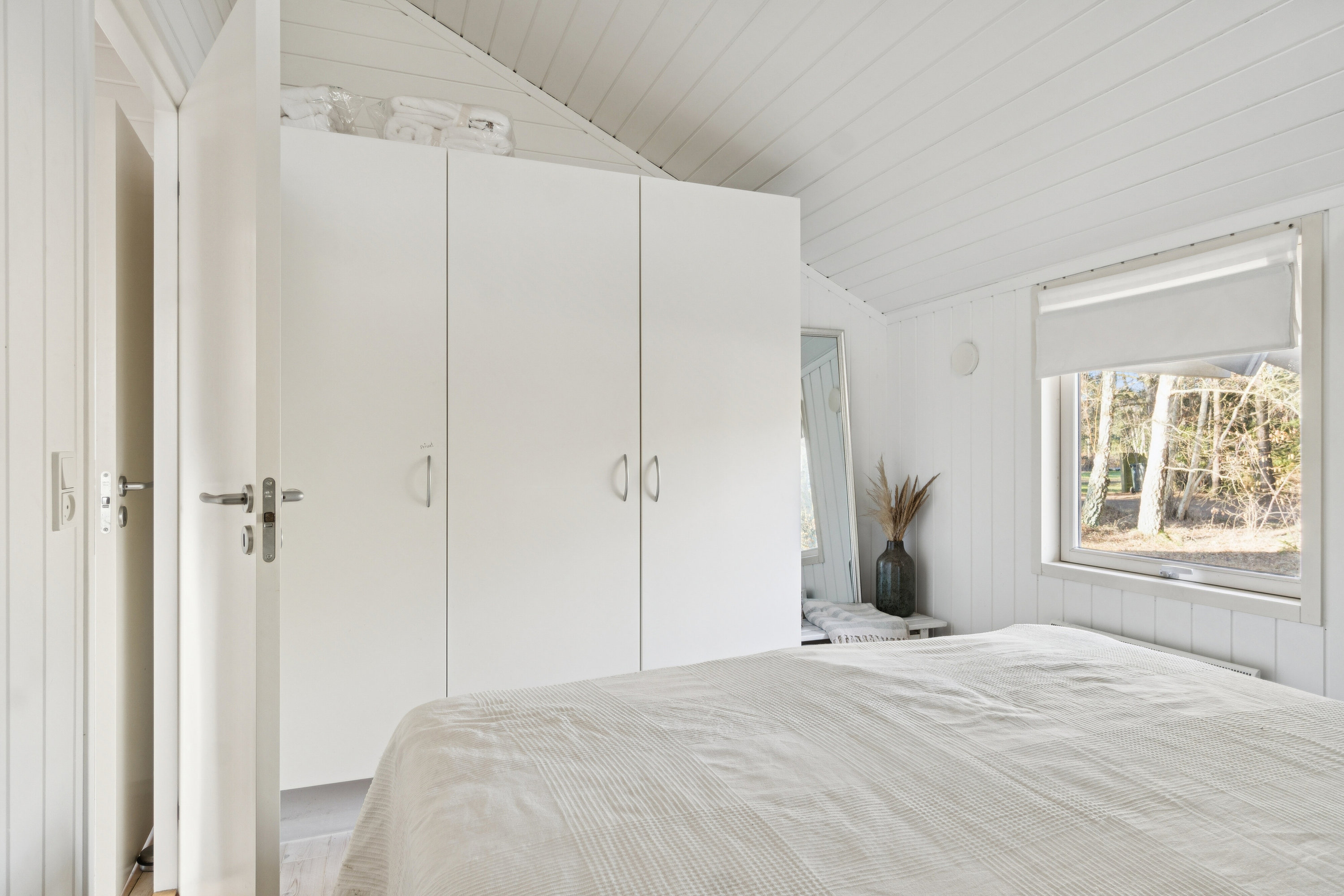 Fremhævet soveværelse billede i fuldskærmstilstand. Billede af Koglevænget 12, Stenstrup, 4573 Højby