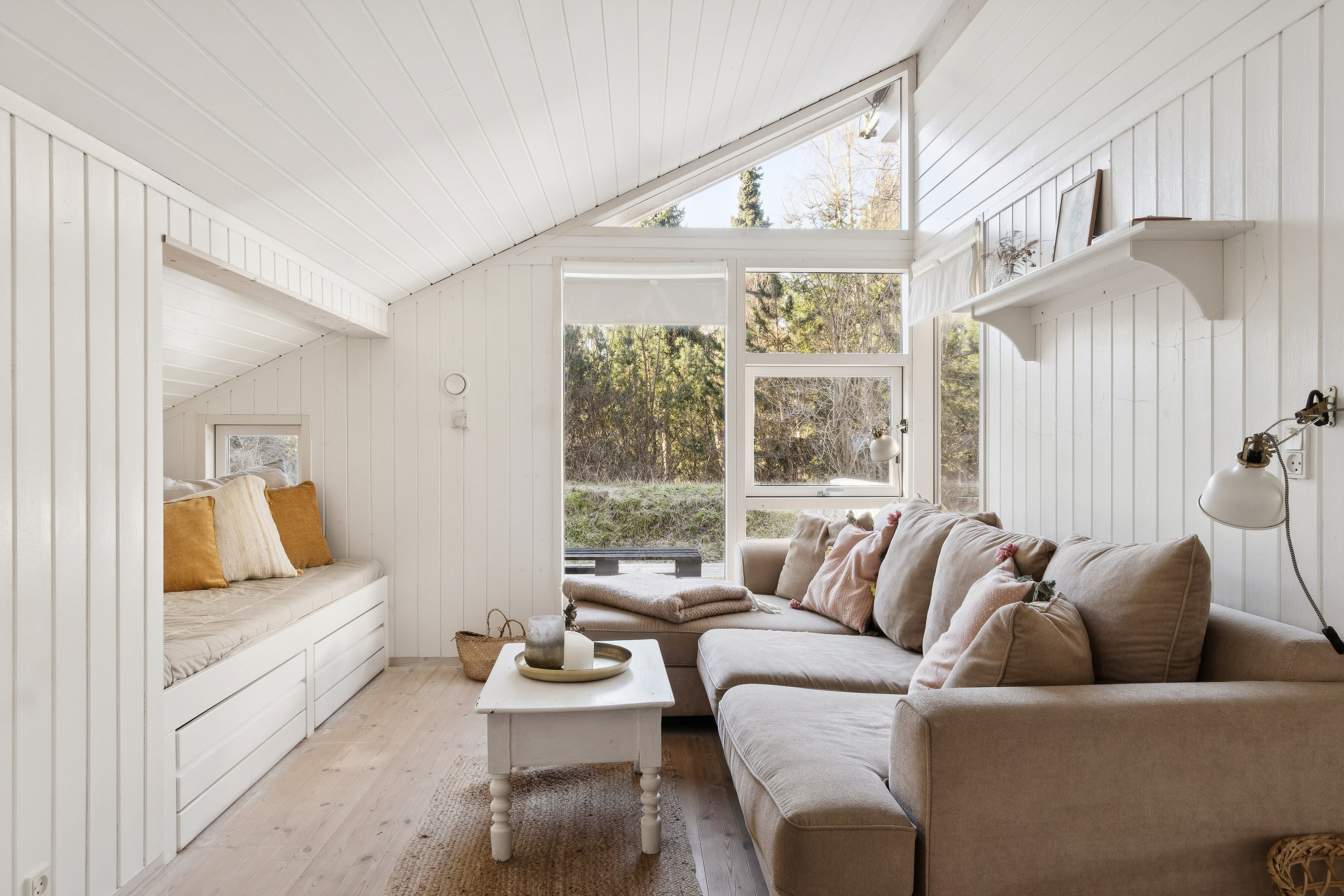 Fremhævet stue billede i fuldskærmstilstand. Billede af Koglevænget 12, Stenstrup, 4573 Højby