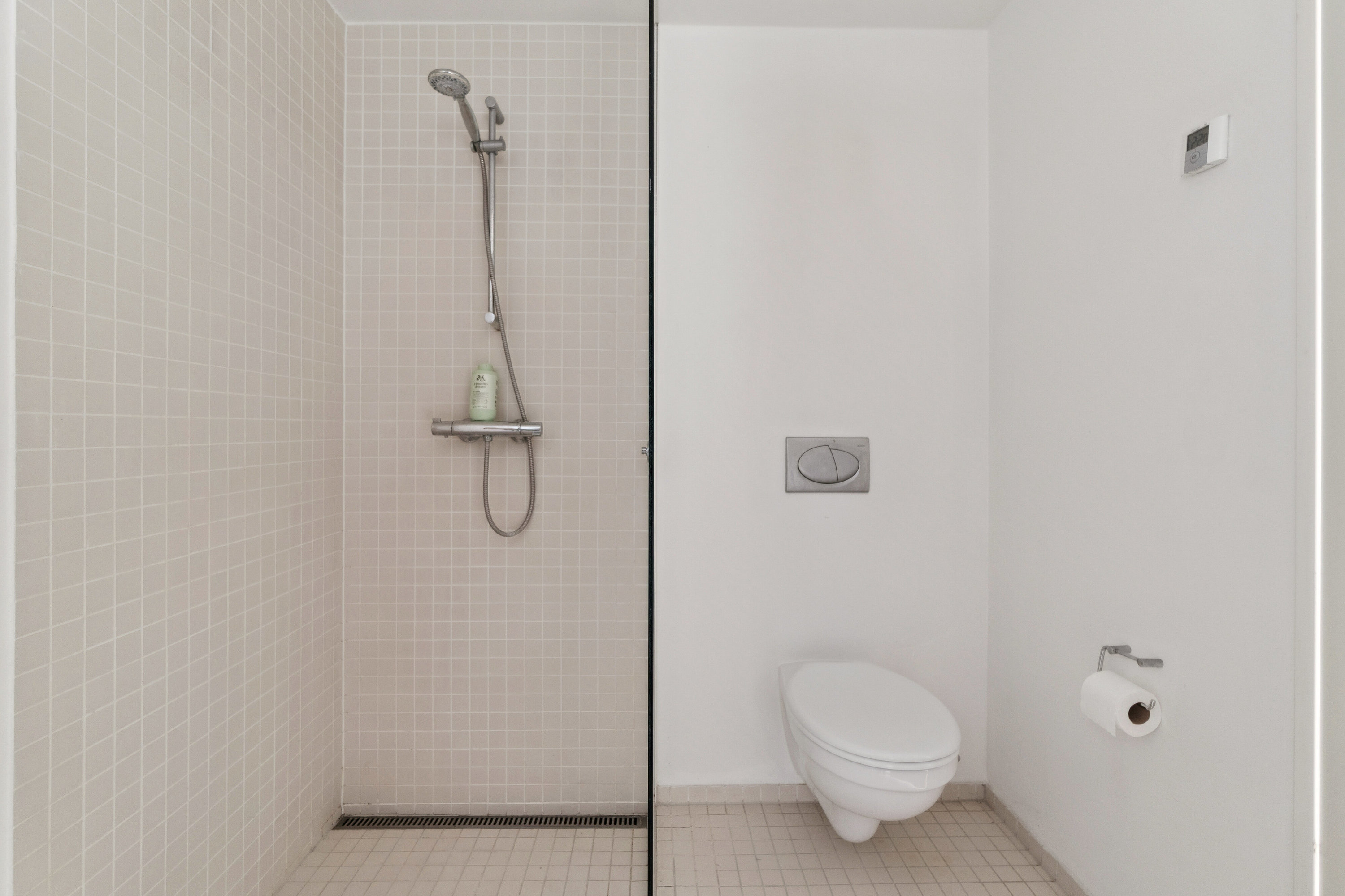 Fremhævet badeværelse billede i fuldskærmstilstand. Billede af Jens Otto Krags Gade 9, 1. 2., 2300 København S