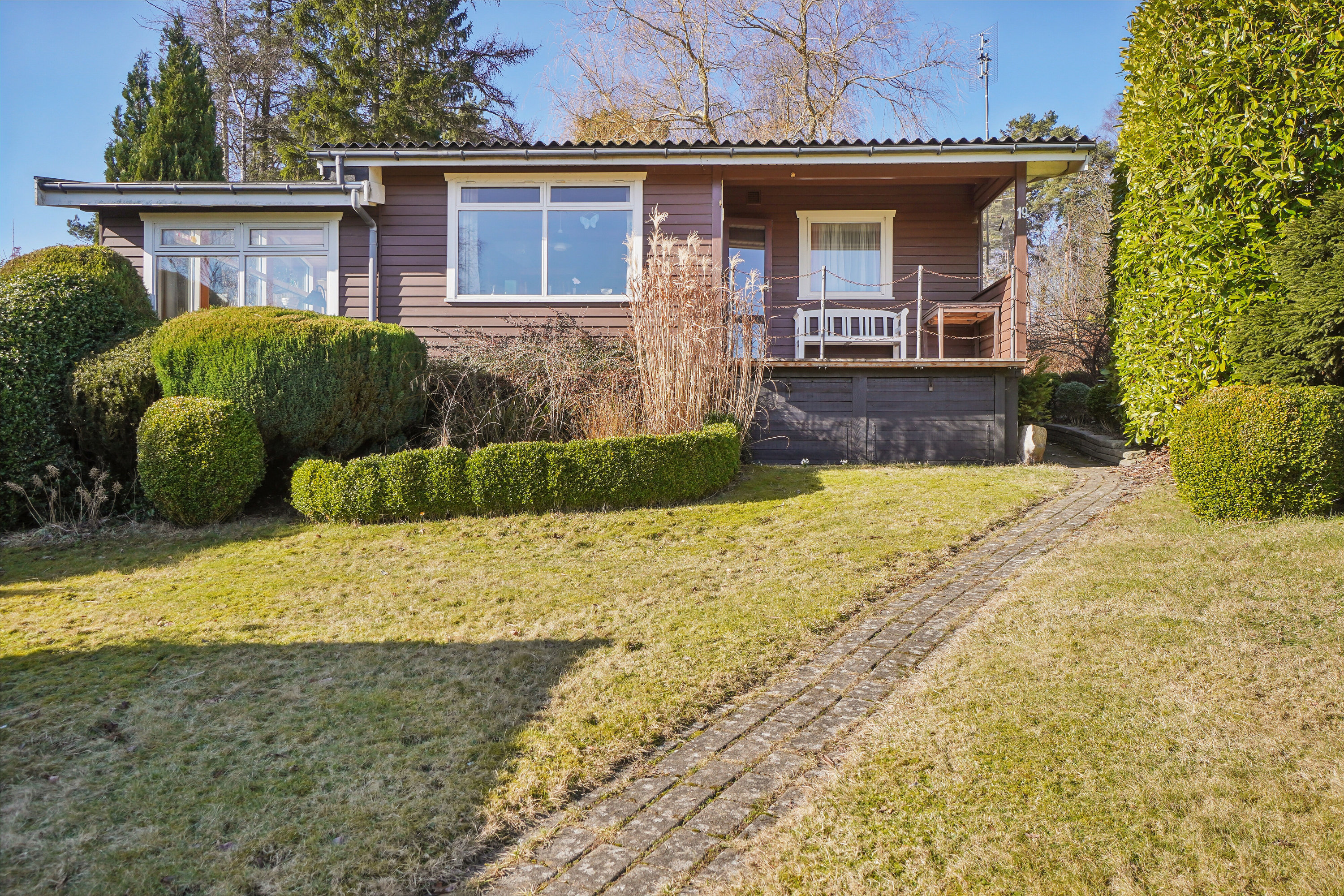 Fremhævet set fra vejen billede i fuldskærmstilstand. Billede af Skovspurvevej 19, Kregme, 3300 Frederiksværk