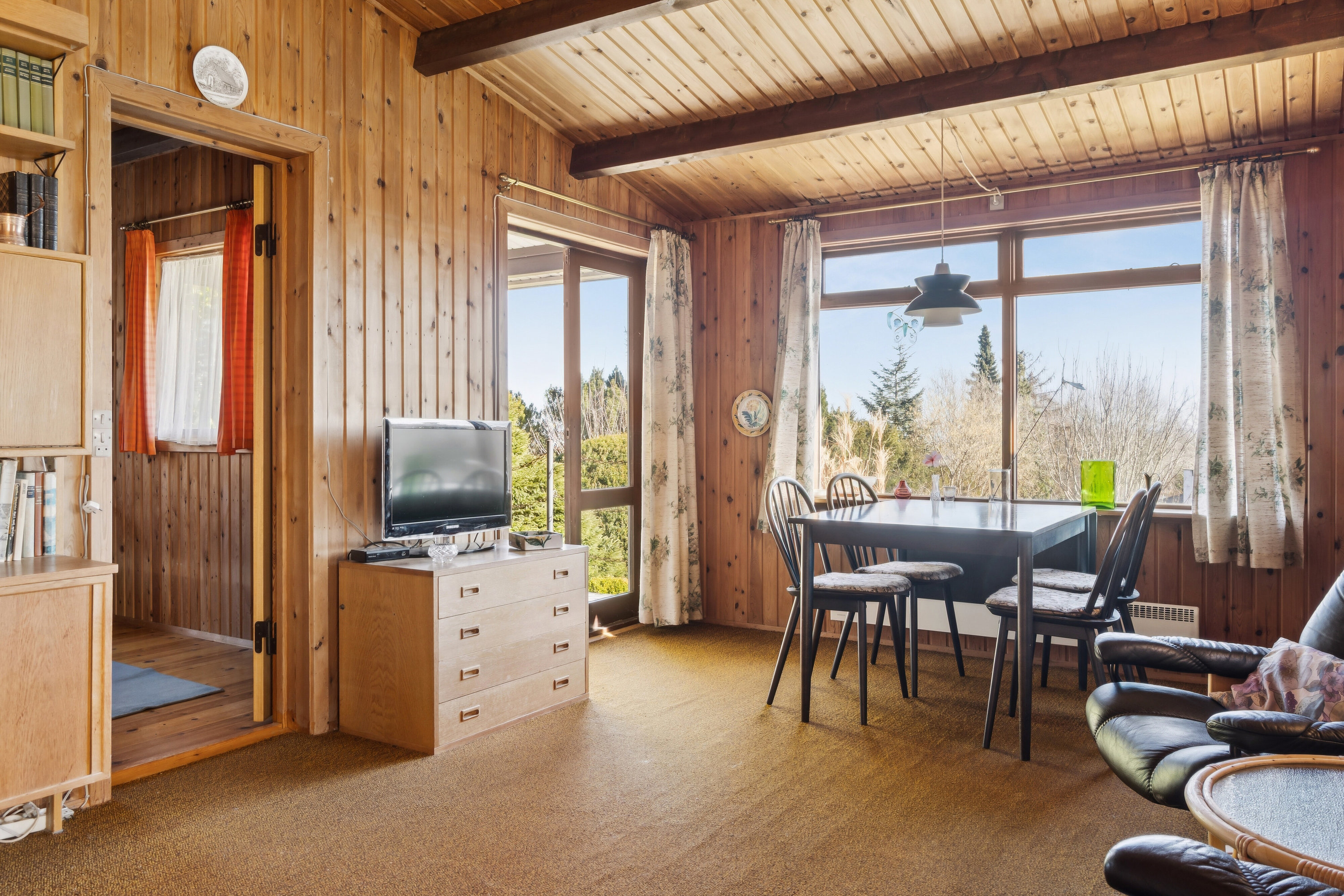 Fremhævet stue billede i fuldskærmstilstand. Billede af Skovspurvevej 19, Kregme, 3300 Frederiksværk