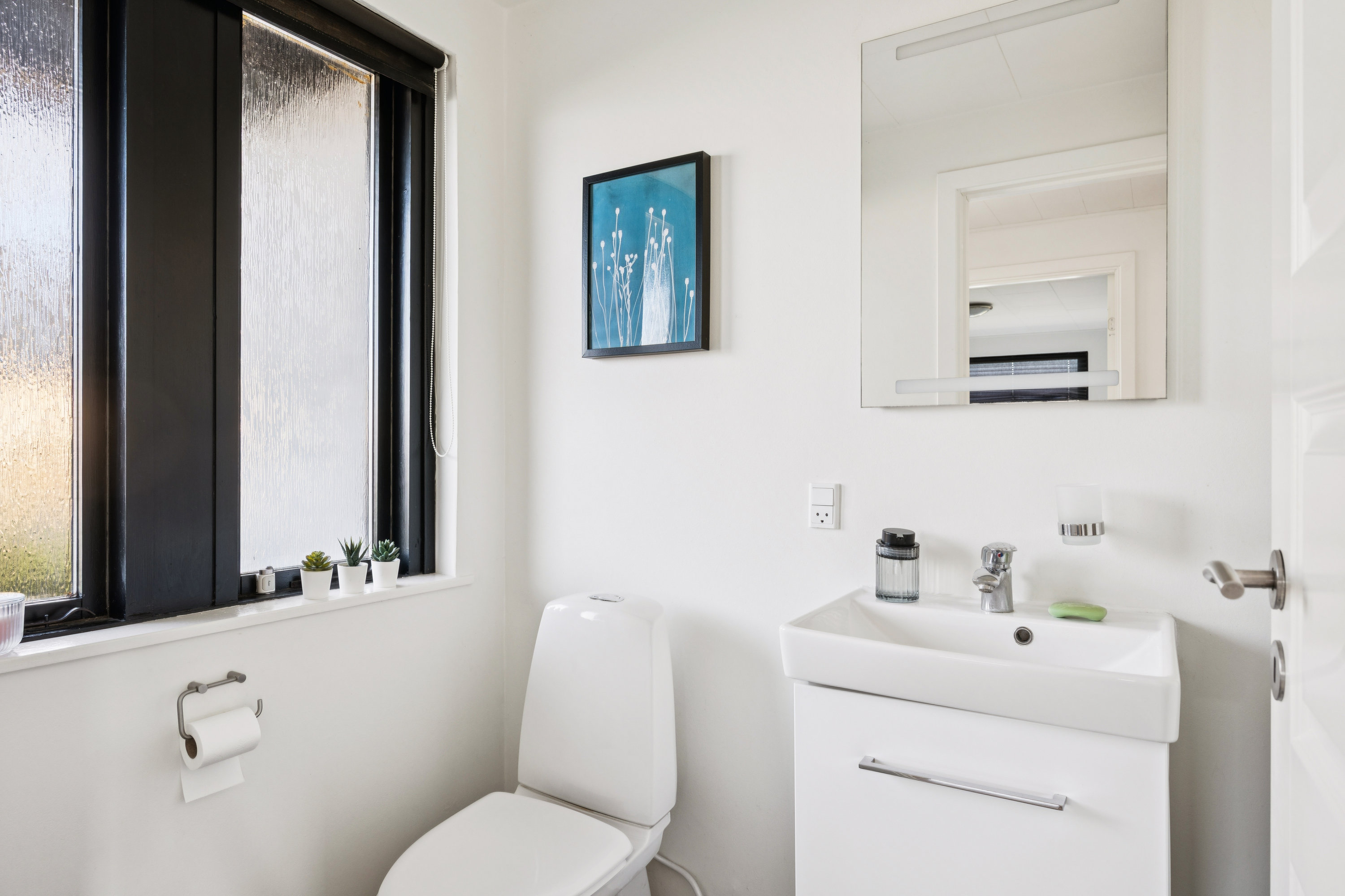 Fremhævet badeværelse billede i fuldskærmstilstand. Billede af Skovsvinget 2, 8400 Ebeltoft