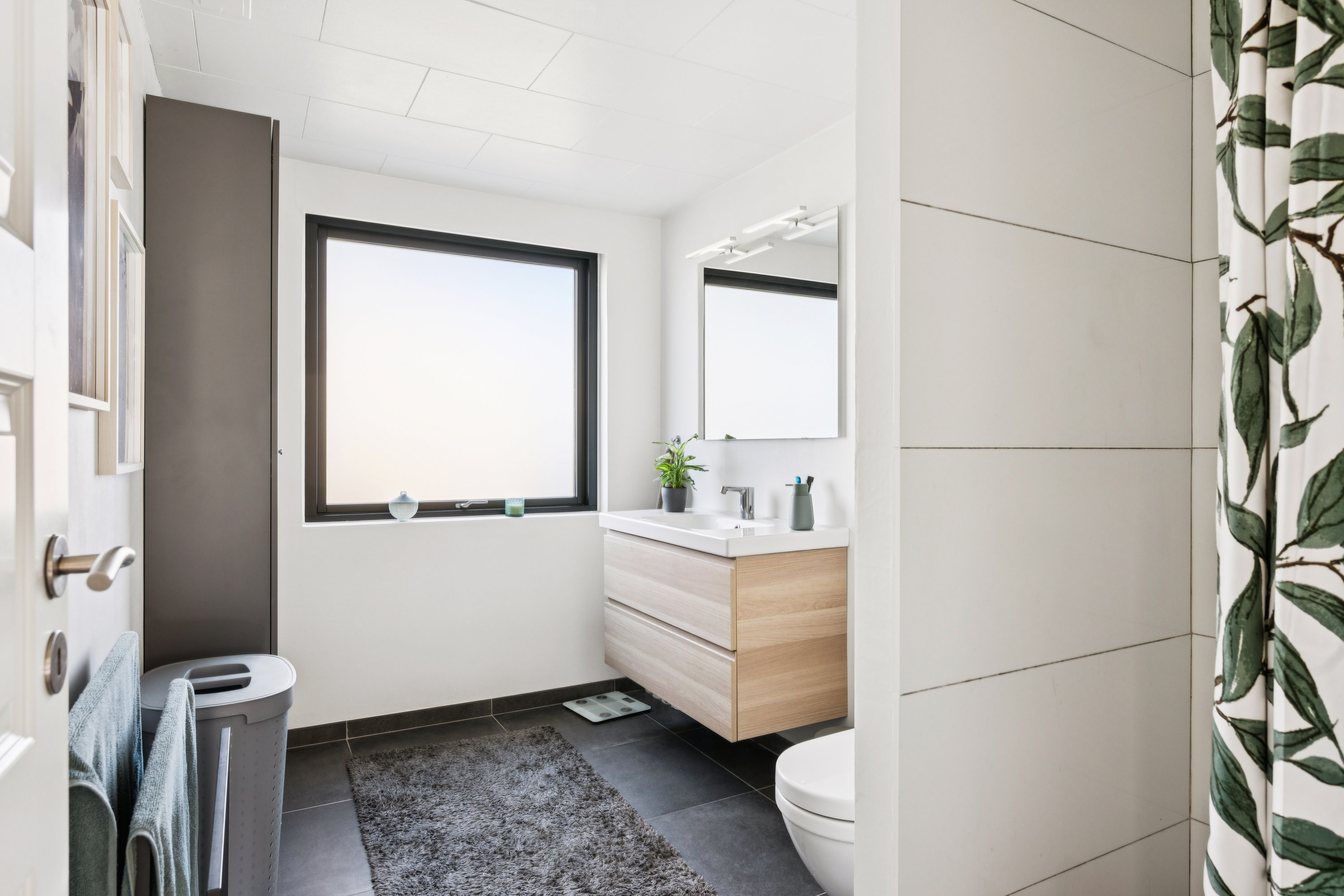 Fremhævet badeværelse billede i fuldskærmstilstand. Billede af Skovsvinget 2, 8400 Ebeltoft