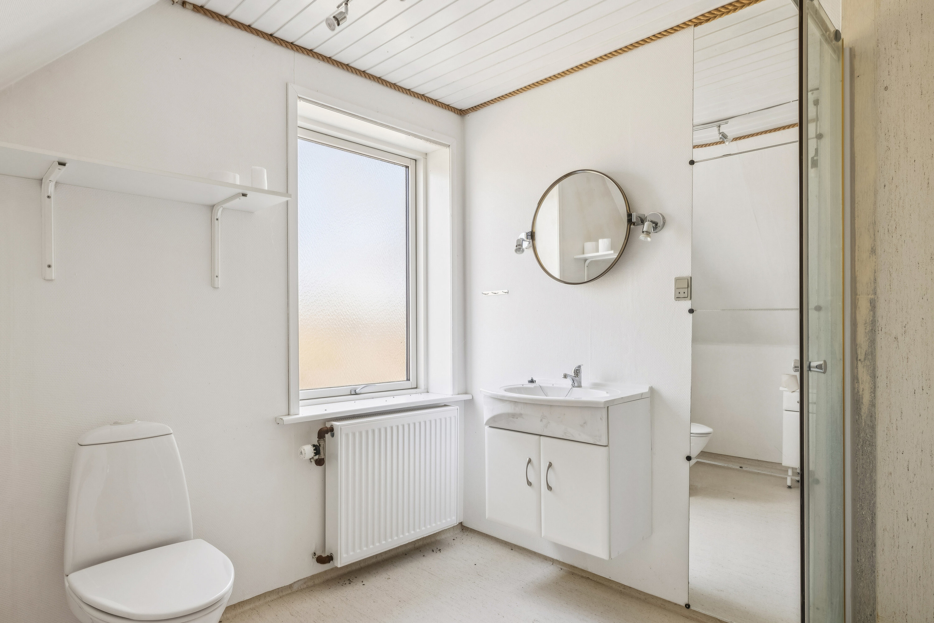 Fremhævet badeværelse billede i fuldskærmstilstand. Billede af Nordre Landevej 43, Simmerbølle, 5900 Rudkøbing