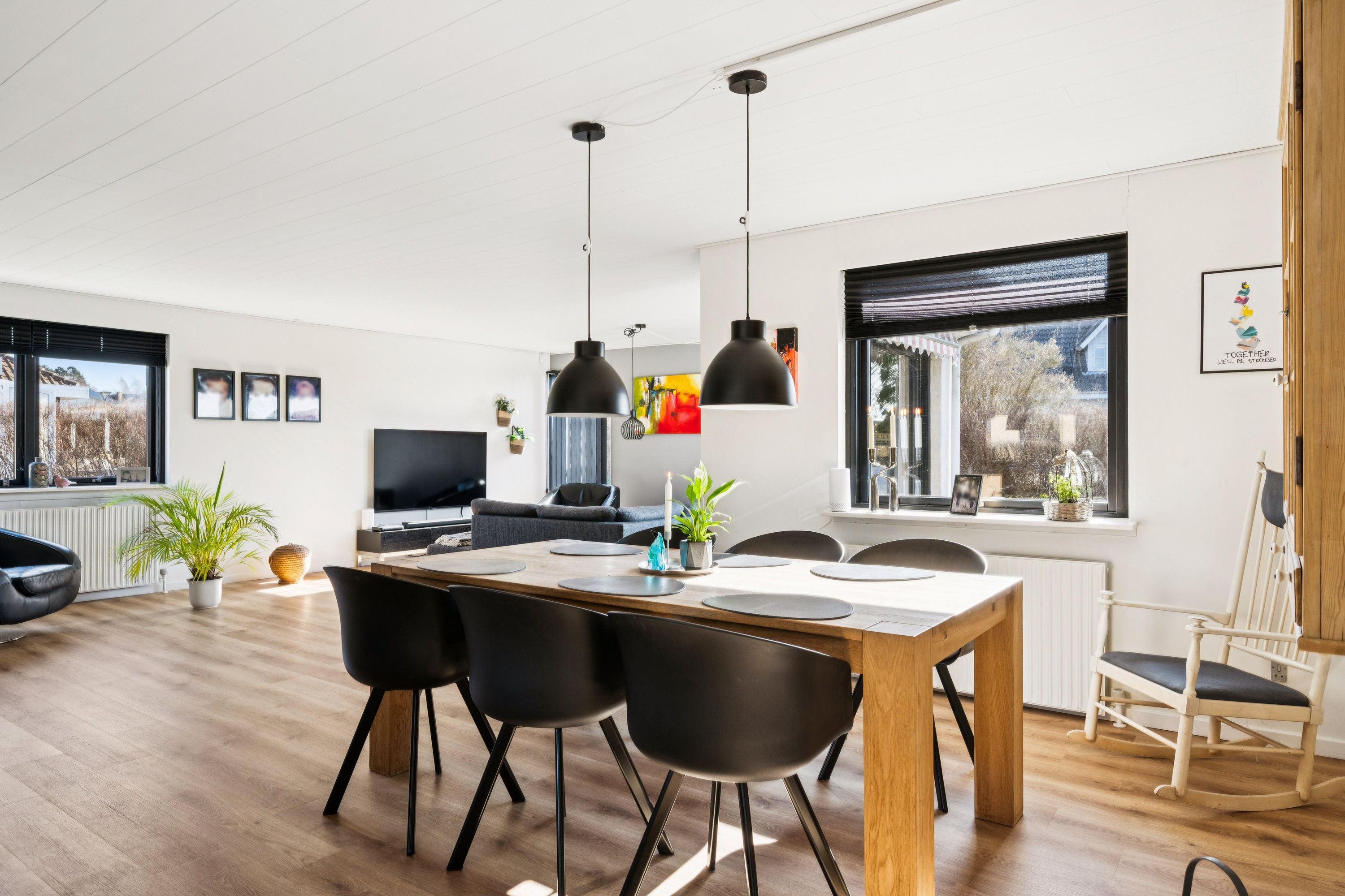 Fremhævet stue billede i fuldskærmstilstand. Billede af Skovsvinget 2, 8400 Ebeltoft