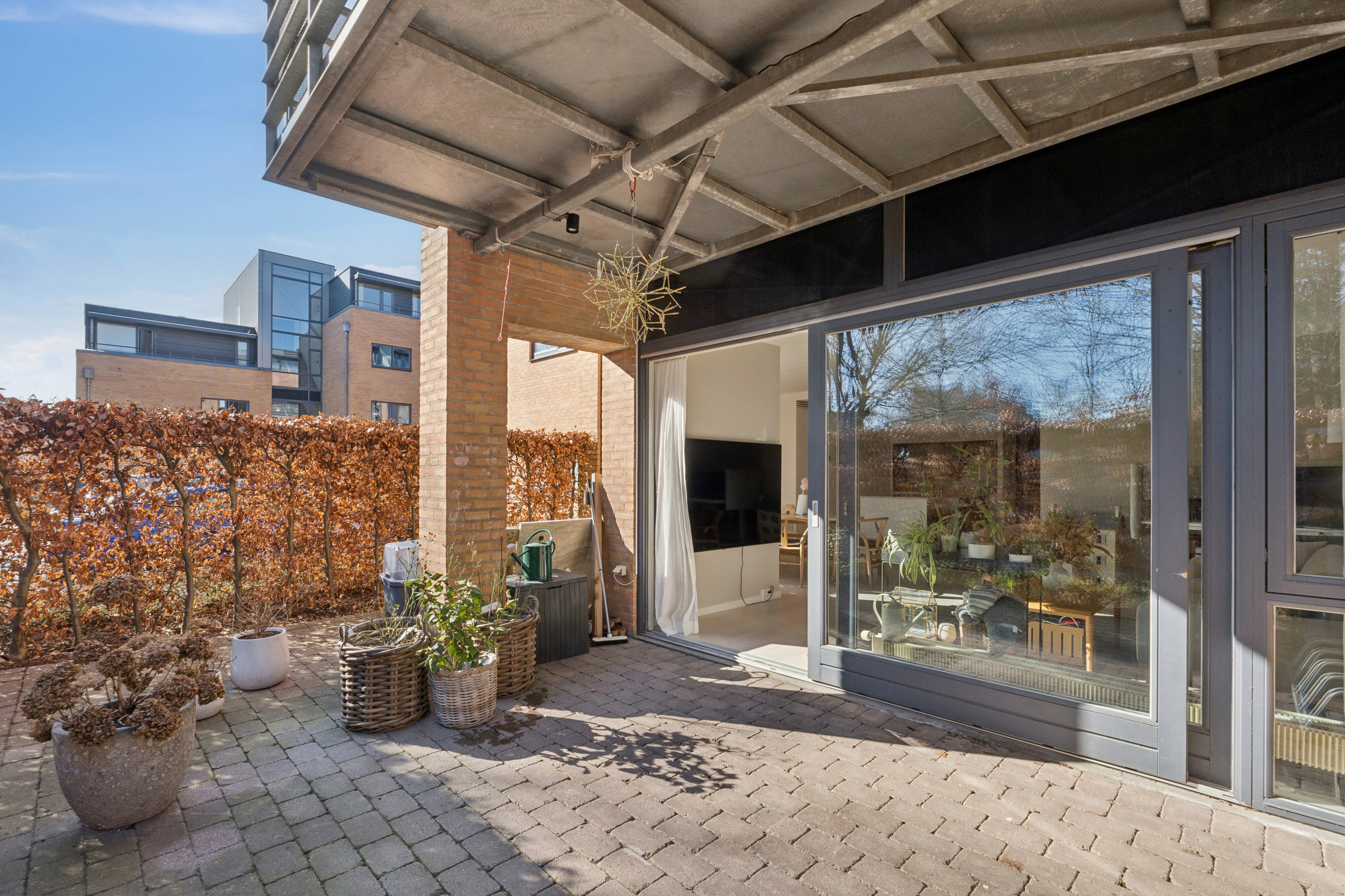 Fremhævet udendørs billede i fuldskærmstilstand. Billede af Rønne Alle 12, st.. c., 2800 Kongens Lyngby