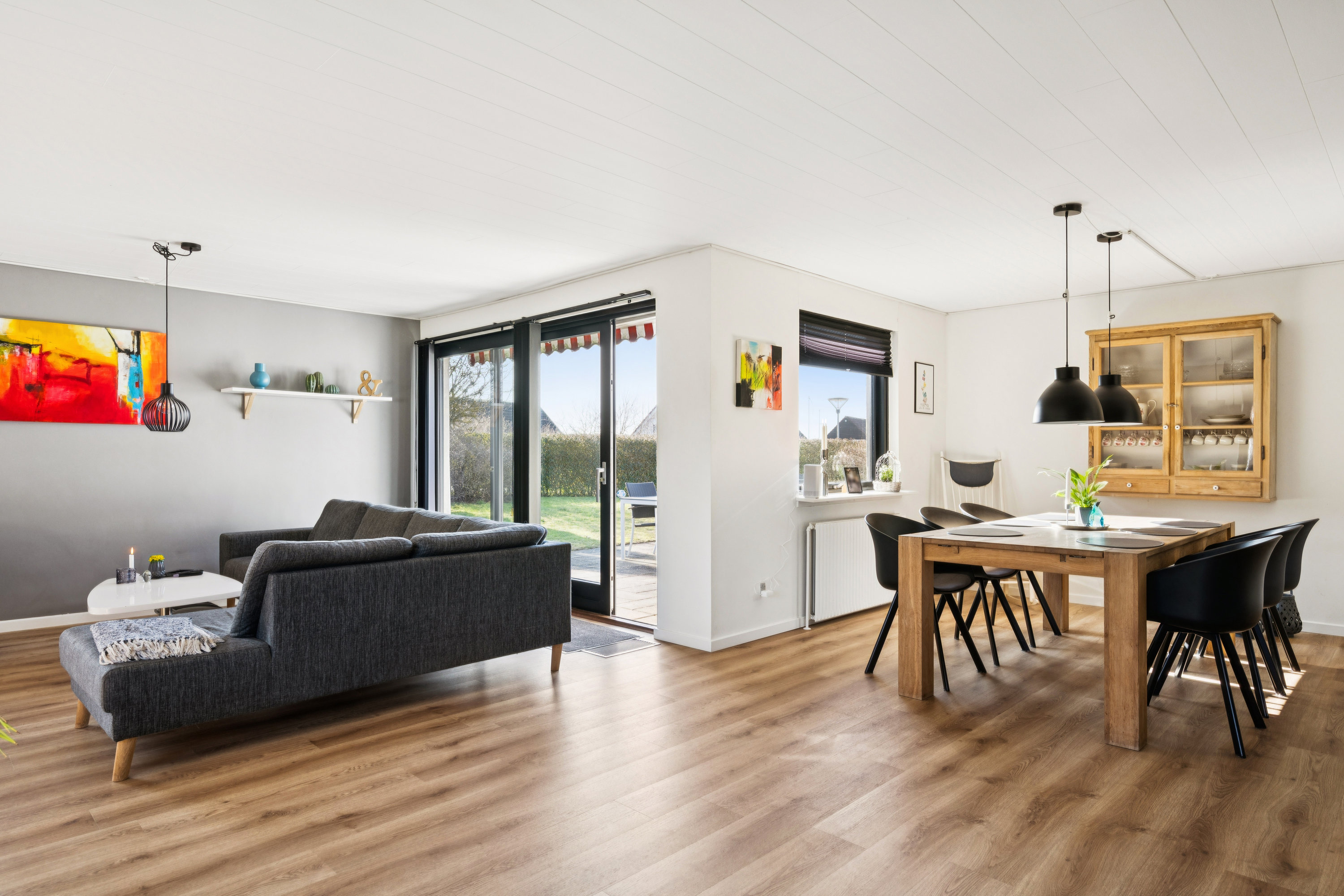 Fremhævet stue billede i fuldskærmstilstand. Billede af Skovsvinget 2, 8400 Ebeltoft