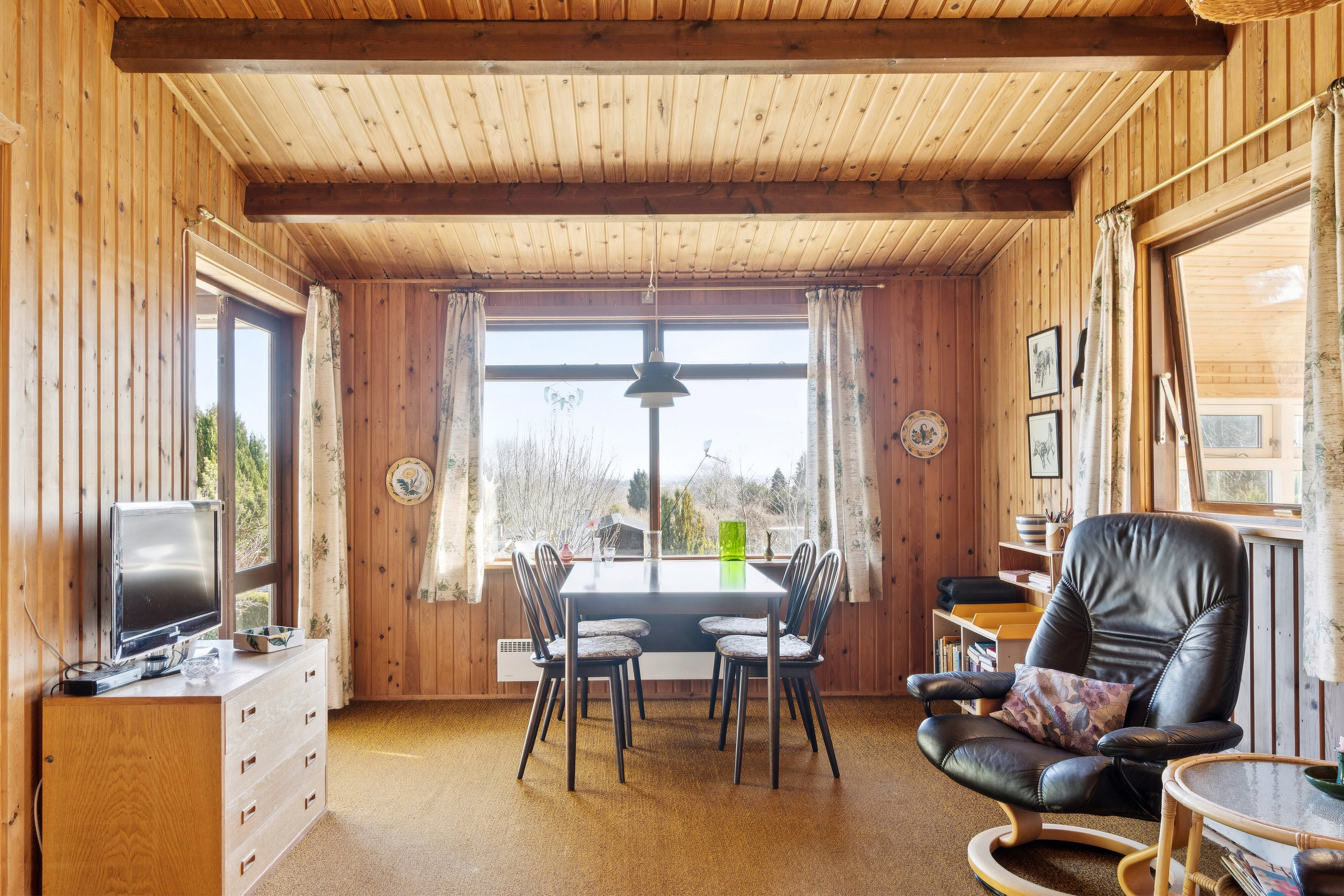 Fremhævet stue billede i fuldskærmstilstand. Billede af Skovspurvevej 19, Kregme, 3300 Frederiksværk