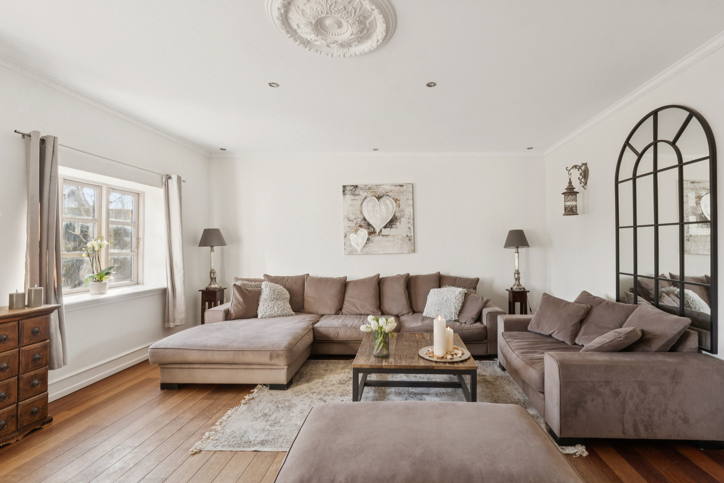 Fremhævet stue billede i fuldskærmstilstand. Billede af Bårsevej 10, 2650 Hvidovre